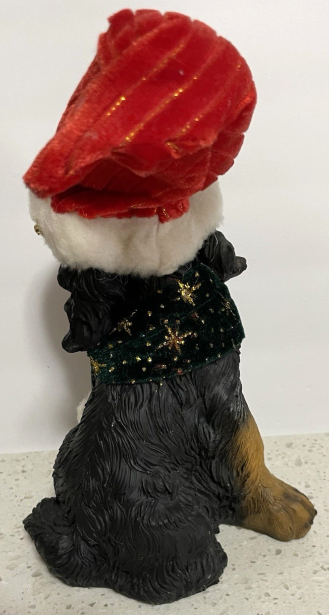 Black/Brown Realistic Cocker Spaniel Dog 8″ Resin Figure w Red Velvet Santa Hat