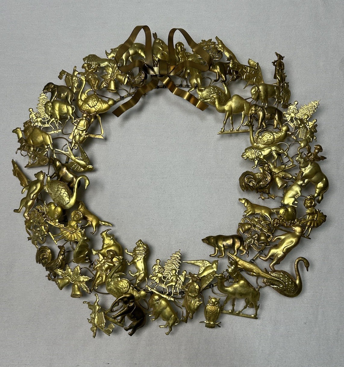 Vtg Dresden Petit “Wreath Of All Seasons” 16” Brass Animal & Holiday 70 Piece