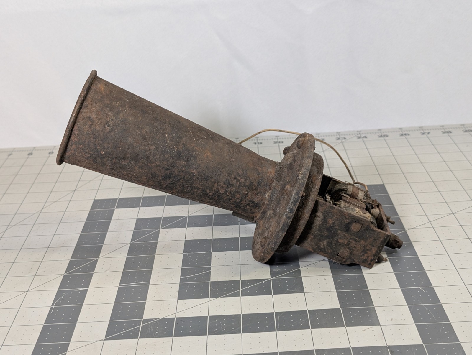 Vintage Unmarked Ahooga Ooga Horn With Mounting Bracket Untested Rat Rod Patina
