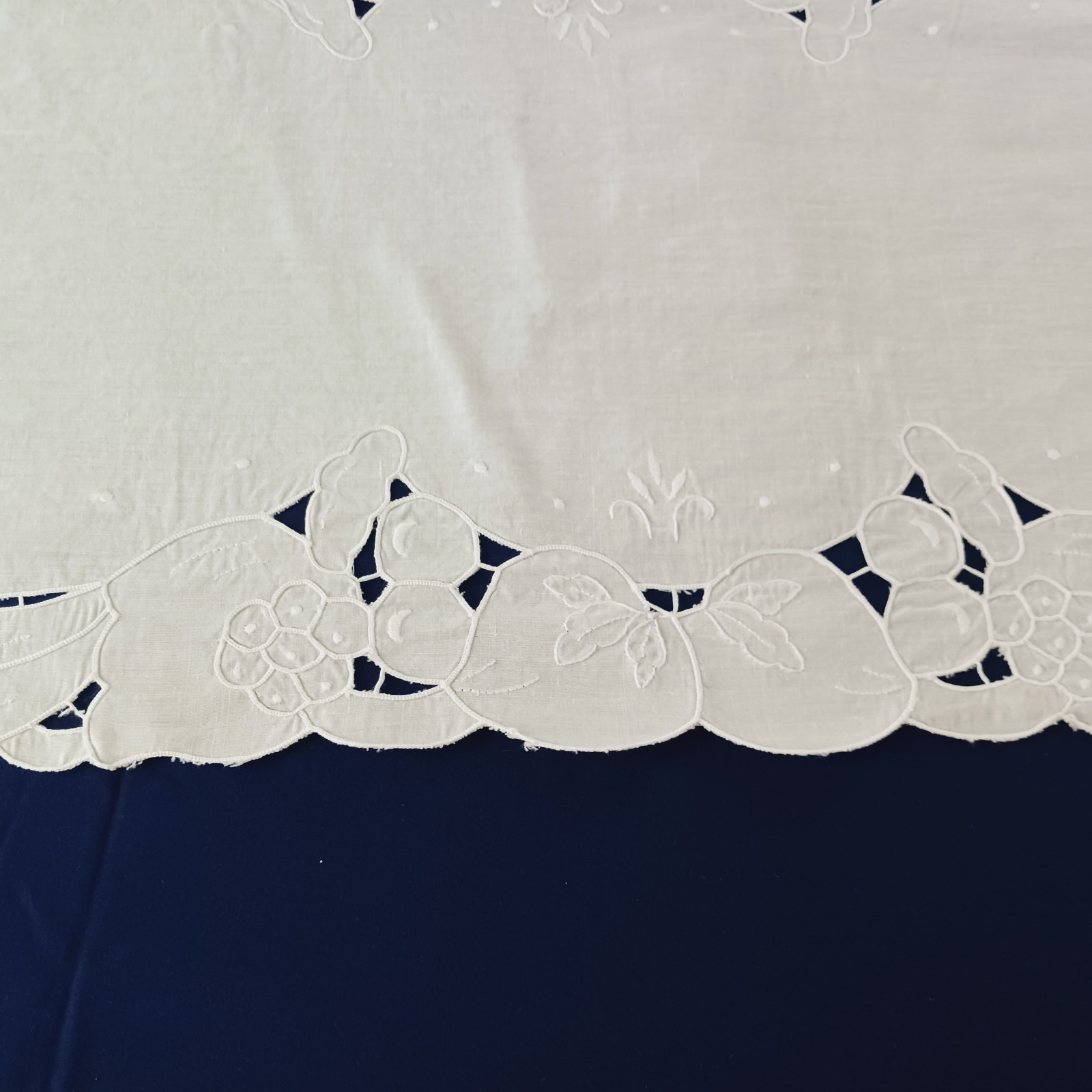 Vintage Richelieu Embroidery Table Runner Cutwork Lace Fruit White Linen 52″x16″