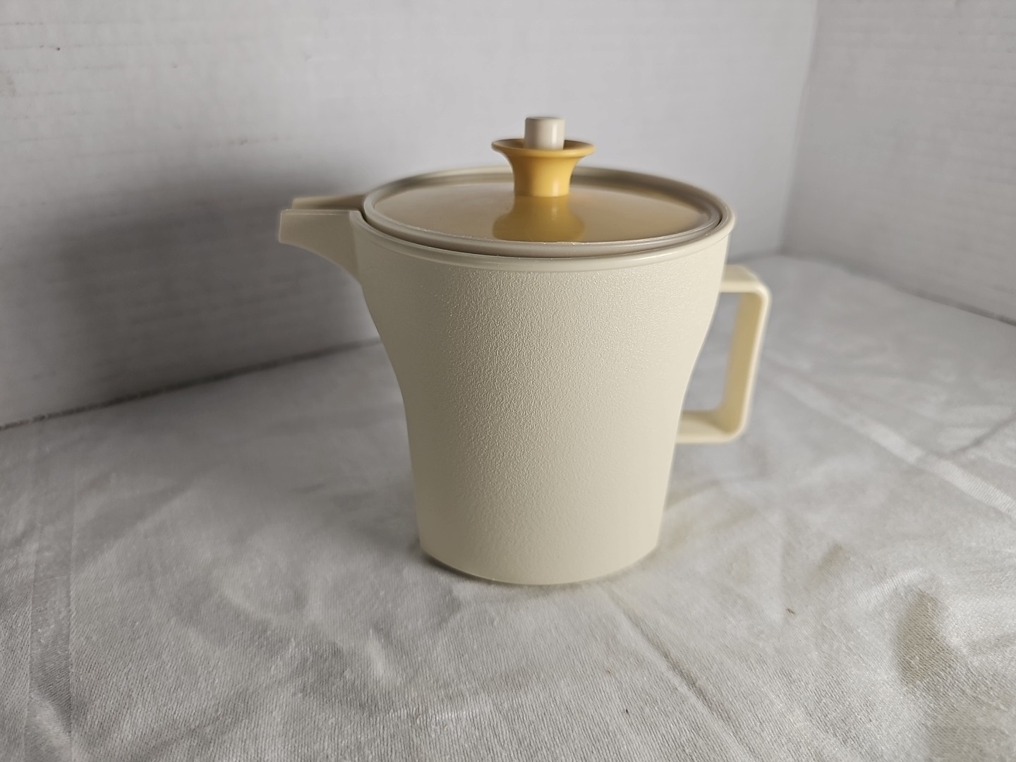 Vintage Tupperware Creamer Mini Pitcher Almond with Push Button Lid 1414-2 VGC