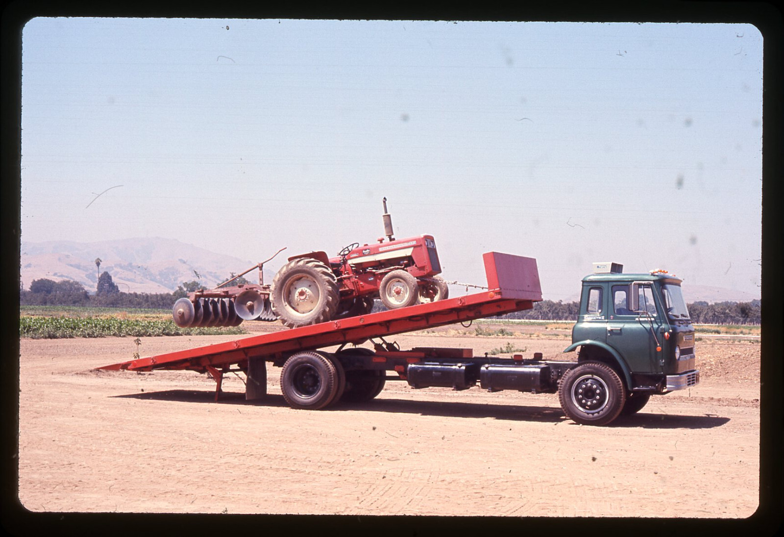 sl90 Original slide 1970’s Omaha Farm International tractor 444 072a