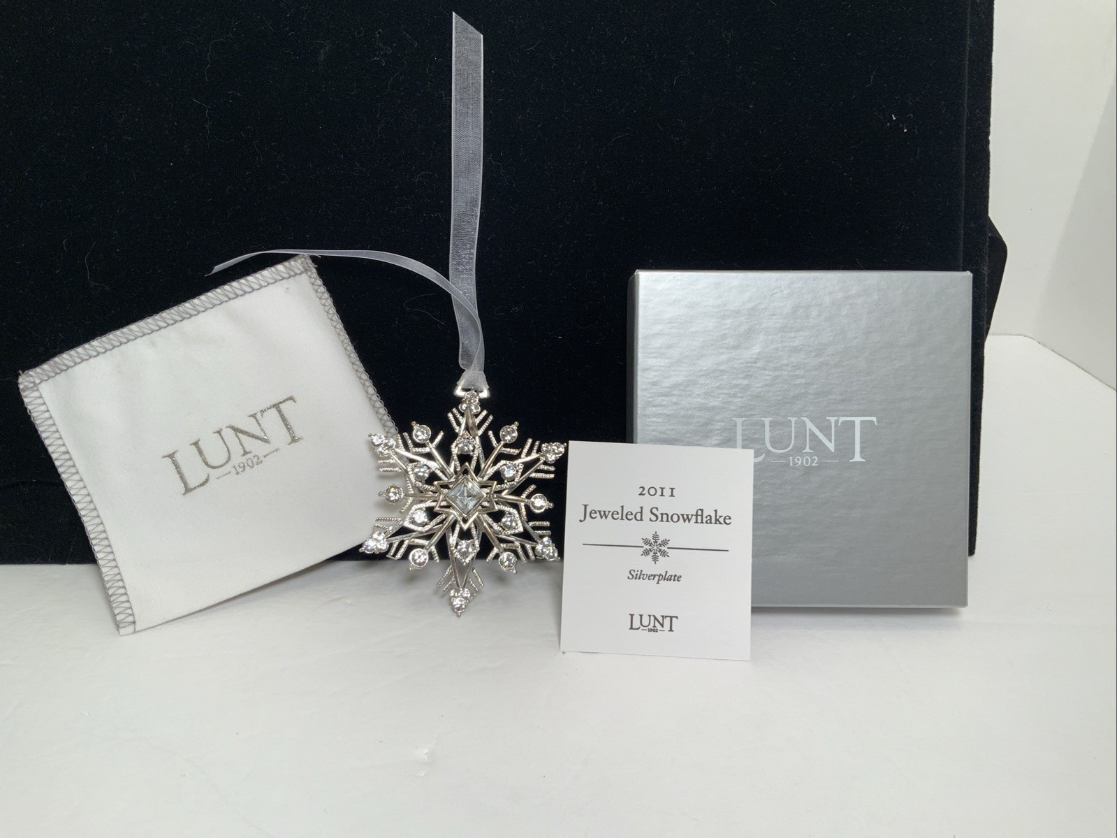 NIB Lunt Jeweled Snowflake Ornament 1st Ed -2011 Yr -Swarovski Elements
