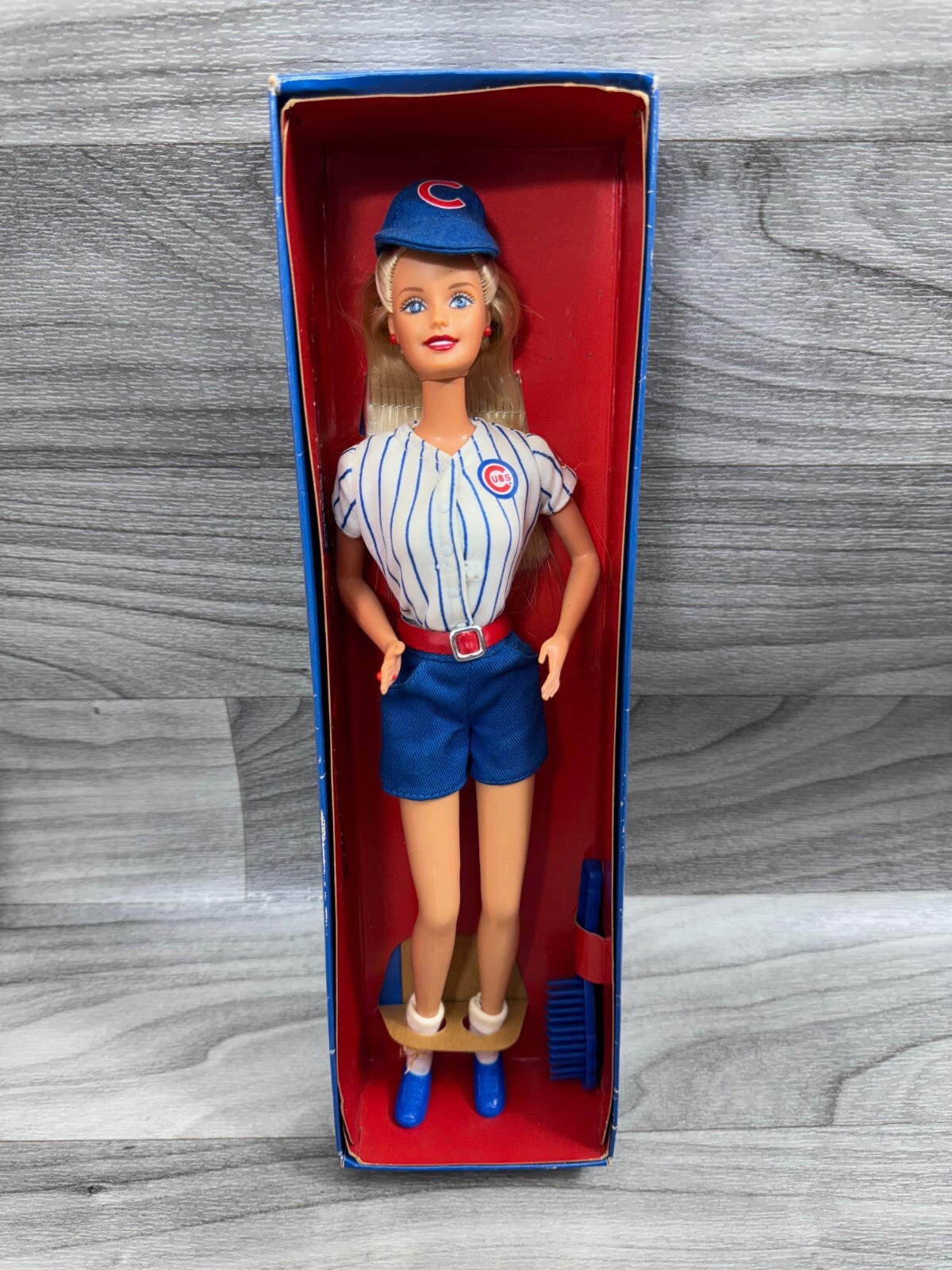 CHICAGO CUBS LIMITED EDITION 2000 #27969 GAME DAY BARBIE CHICAGO CUBS FAN