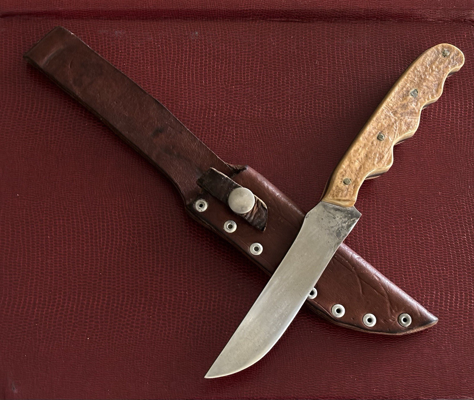 CUSTOM KNIFE 1940’S – 1950’S UNIQUE DESIGN & ORIGINAL SHEATH – ESTATE SALE