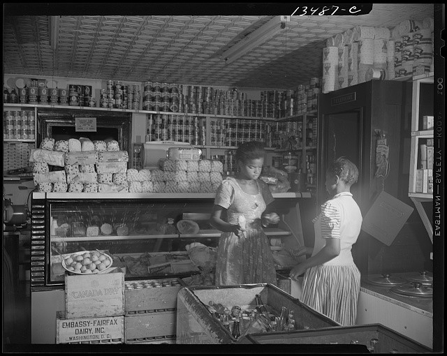 Photo:Washington DC 1942 J Benjamin store daughter customer grocery shop