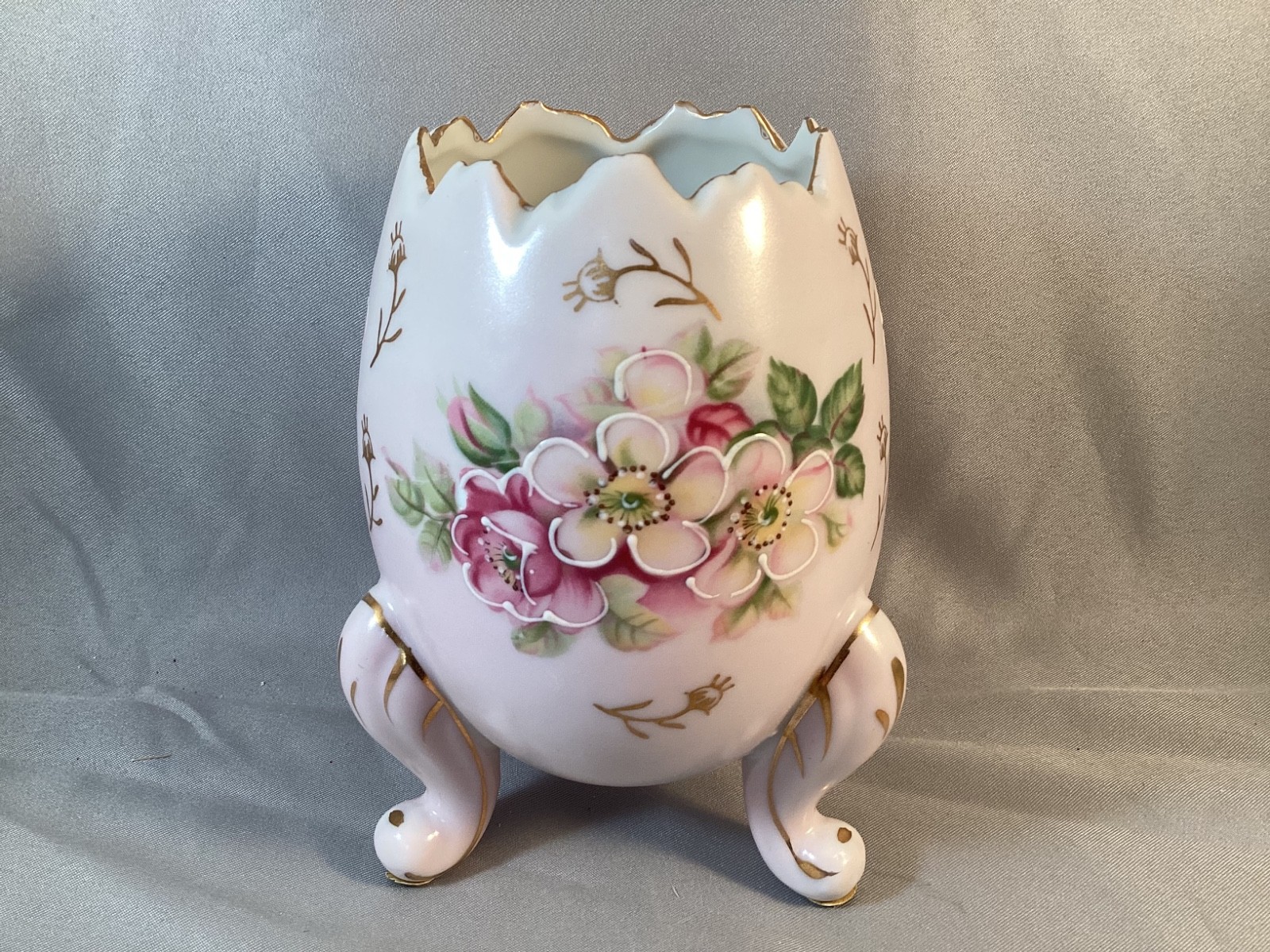 Vintage 1960’s Japan Cracked Egg Footed Vase – 5″