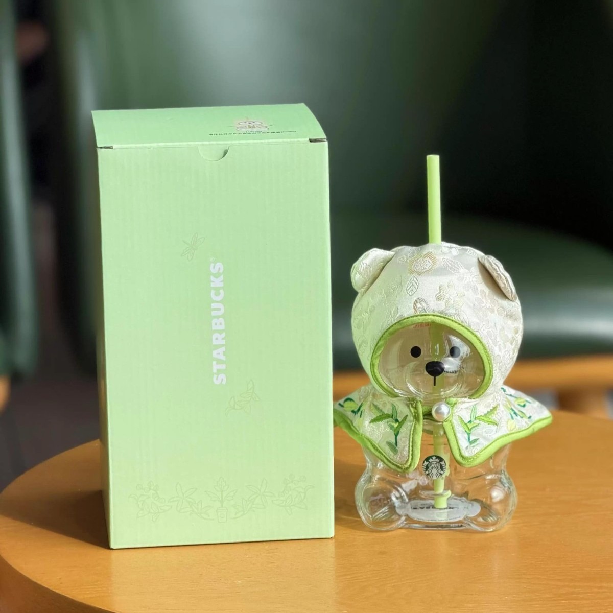 2026 China Starbucks Spring Pattern 20oz Caped Bear Shaped Glass Straw Cup New