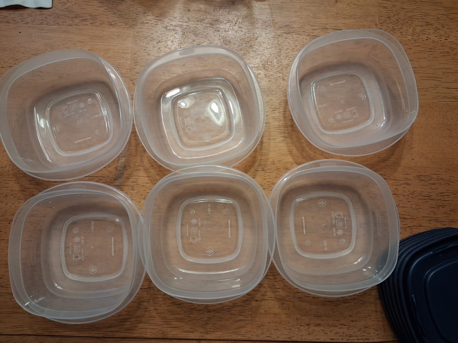 Rubbermaid #7J56 Food Storage Containers 1.25 Cup Black Charcoal Lids Set of 6