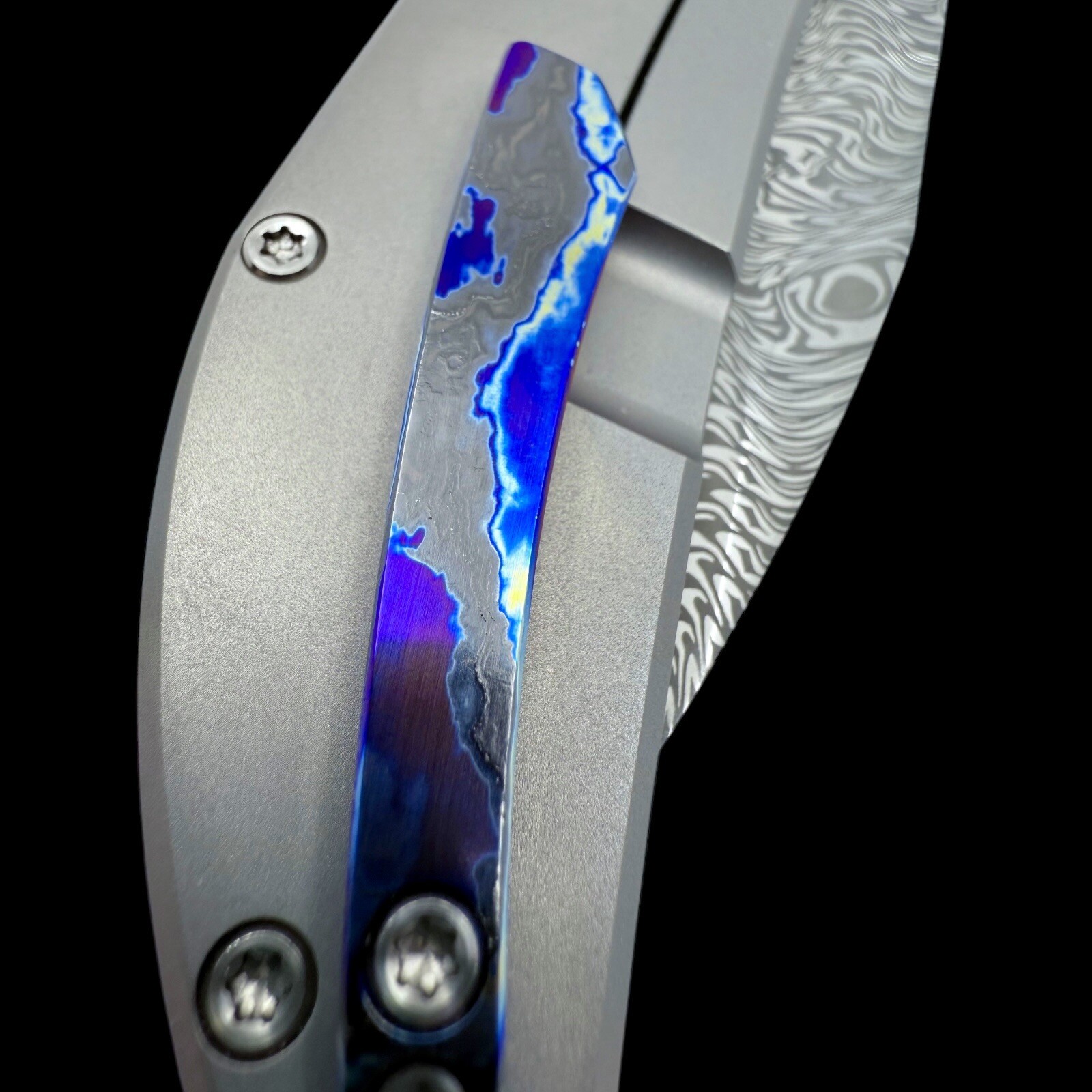 Yans Chevron Front Flipper – Damasteel – Titanium/ ZurcuTi Inlay [ONLY 10 MADE!]