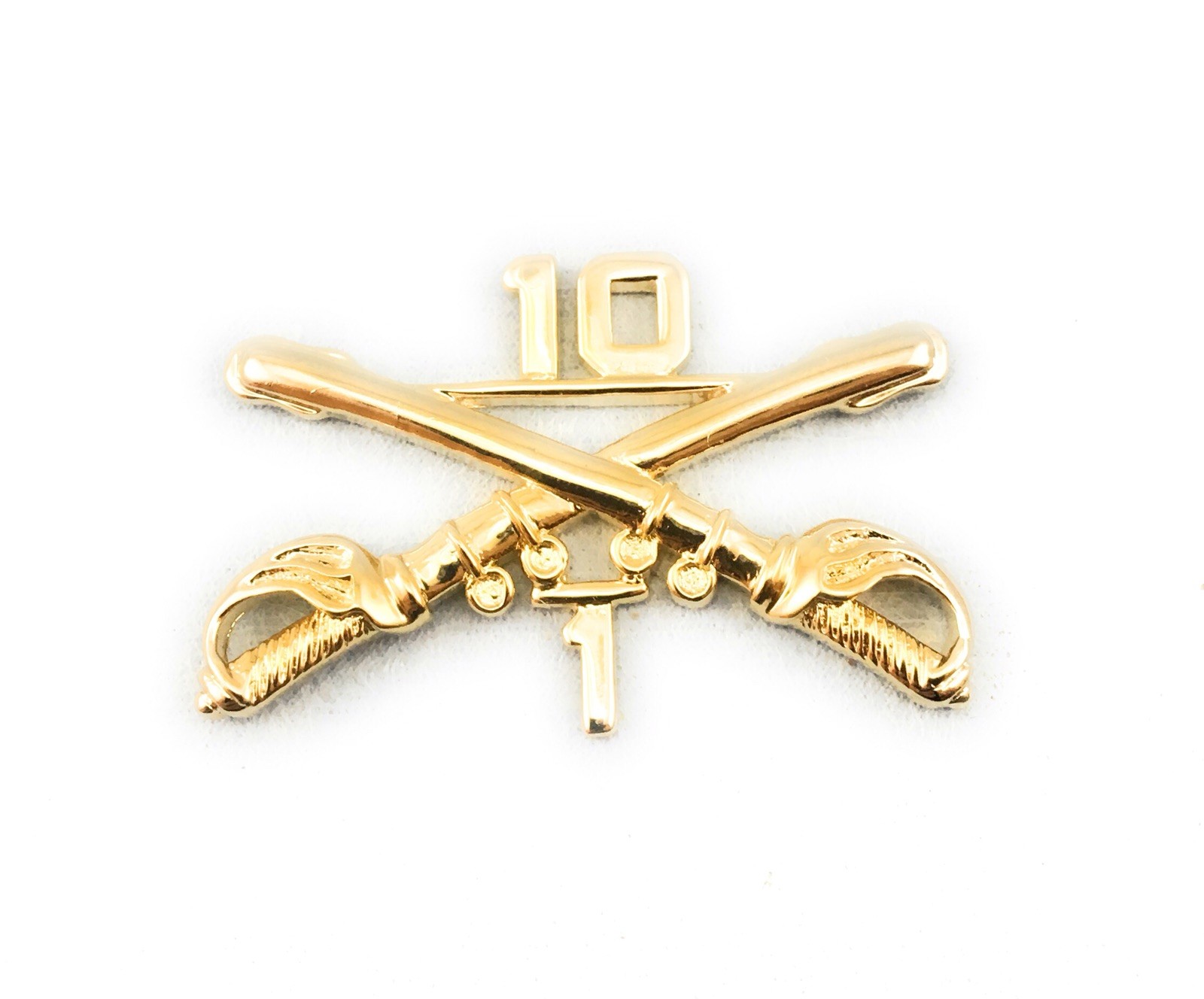 🌟US Army 1/10 10th Cavalry Crossed Sabres Gold Tone 1-1/2″ inch Hat Lapel Pin