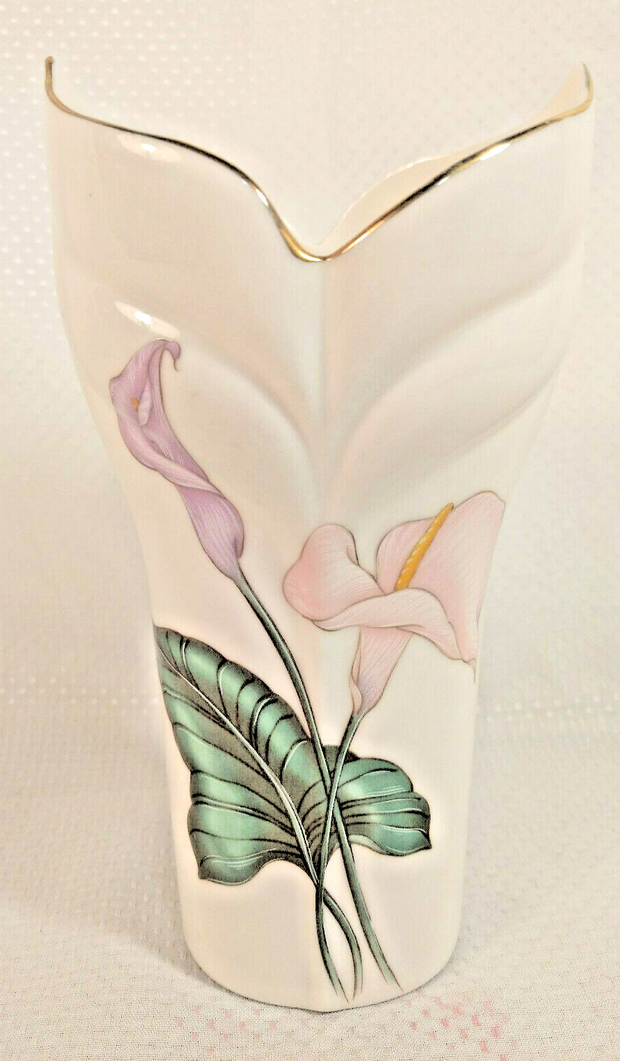 Royal Crown Porcelain 7″ Tall 3.5″ Diameter W/ Top 2.5″ Lily Vase Base Gold Gilt