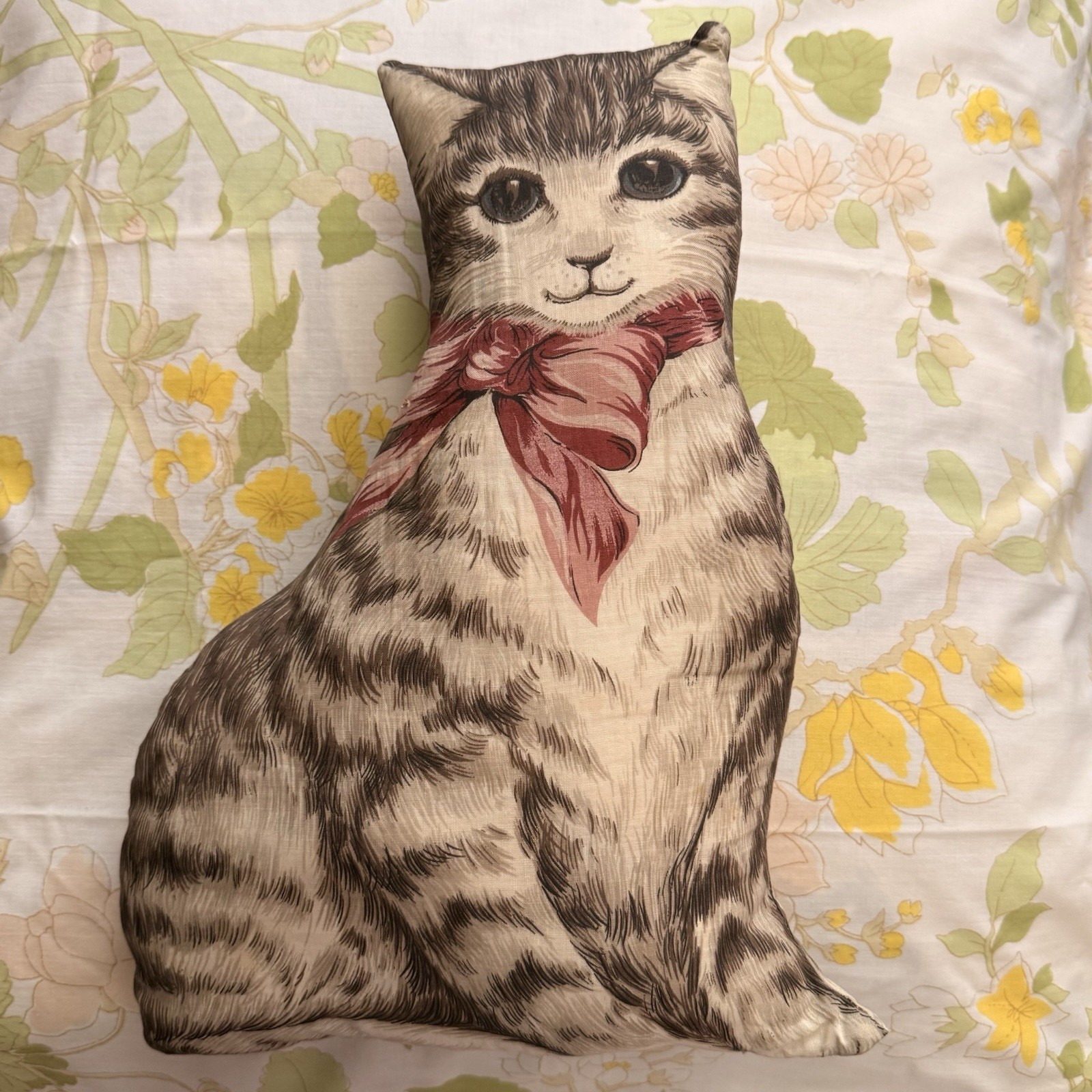 VTG Tabby Cat Shaped Pillow 3D Cottage Country Granny Kitsch Kitty Kitten Bow
