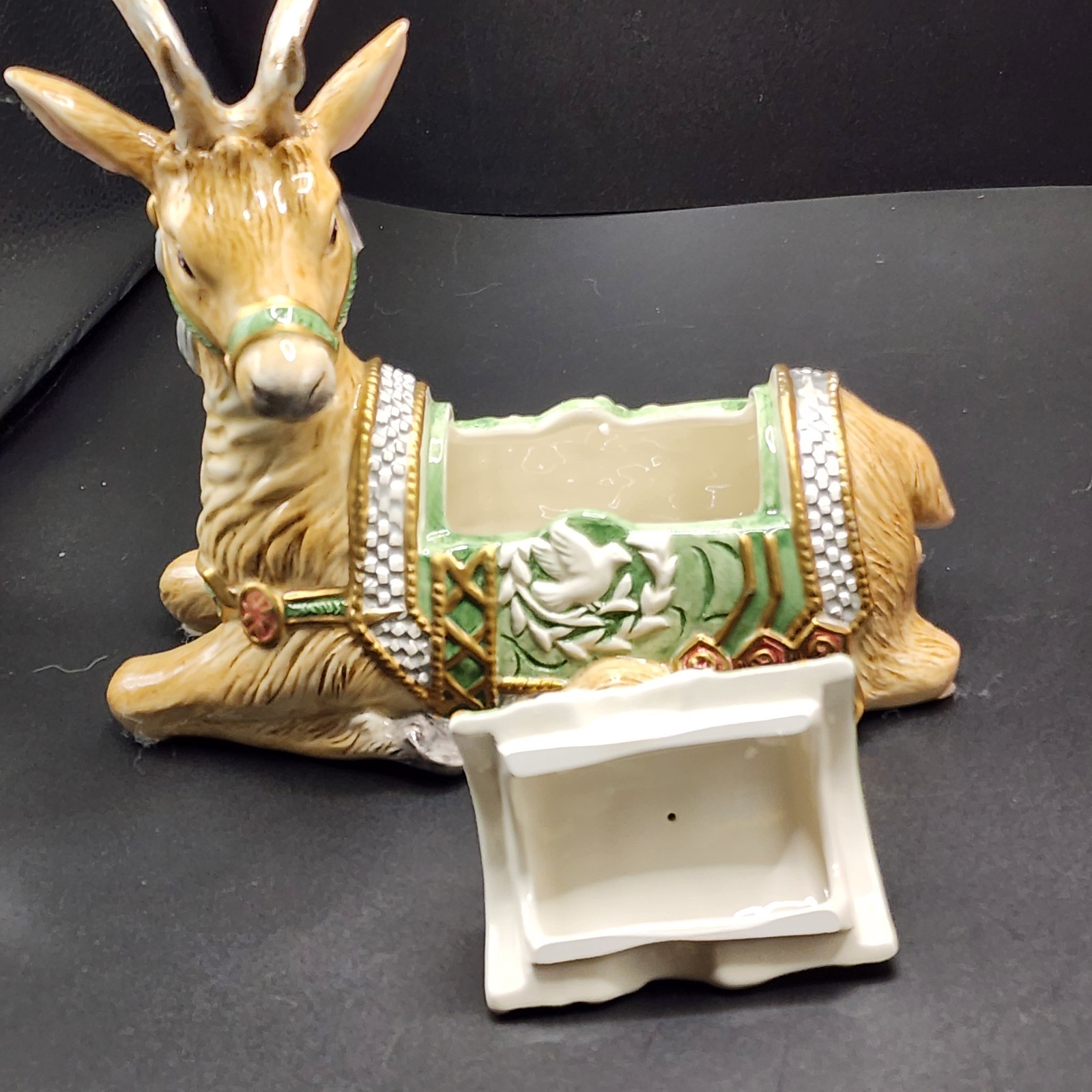 Fitz& Floyd Classics Christmas Reindeer Lidded Trinket Box Peace Dove Green Gold
