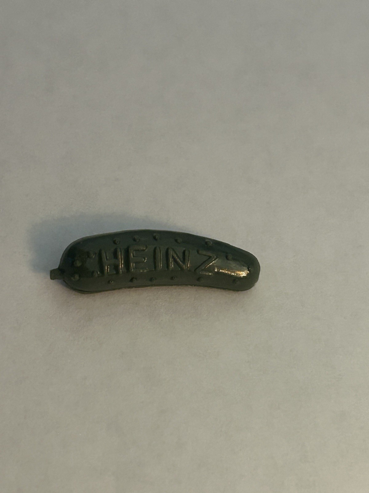 Vintage Plastic HEINZ Green Pickle Pin 1964 World’s Fair 1.25″