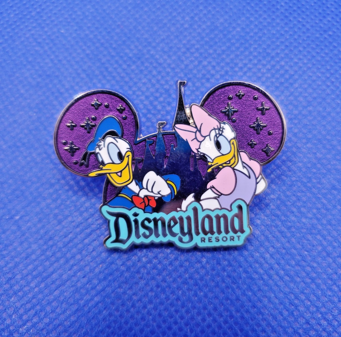 Disney Pin DLR Costco Travel 2024 DONALD and DAISY DUCK with Castle