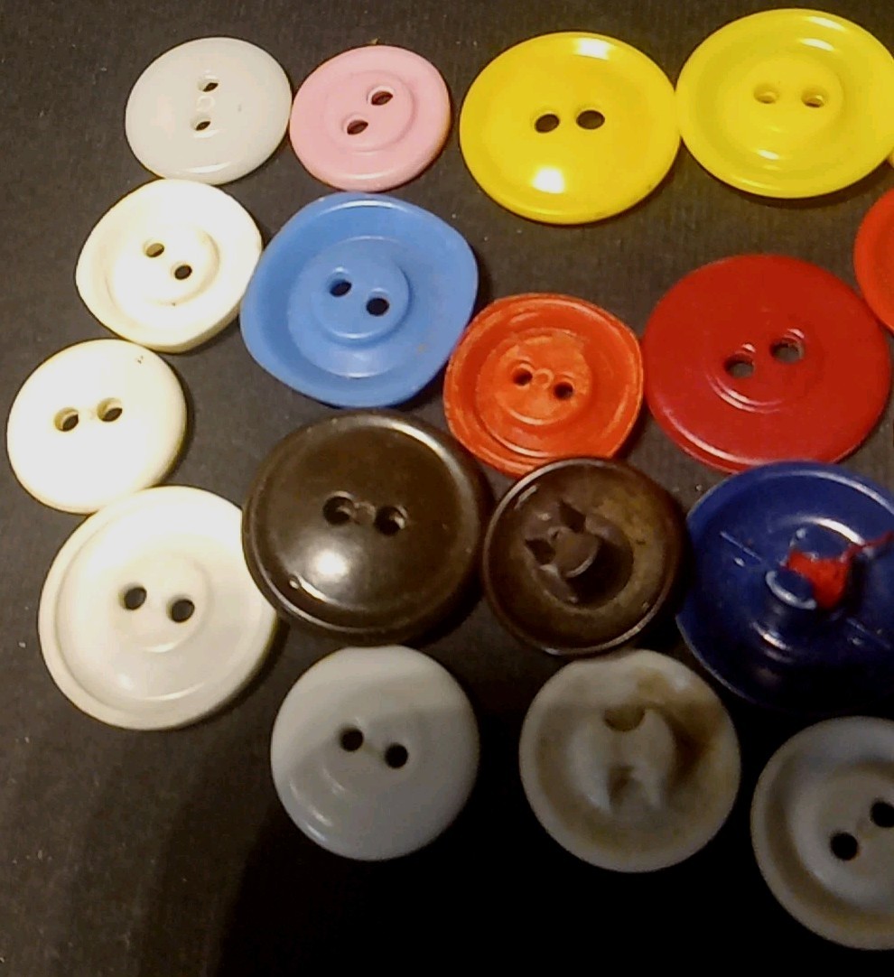 Mixed Lot Of 20 Unnumbered Could Be Colt Buttons