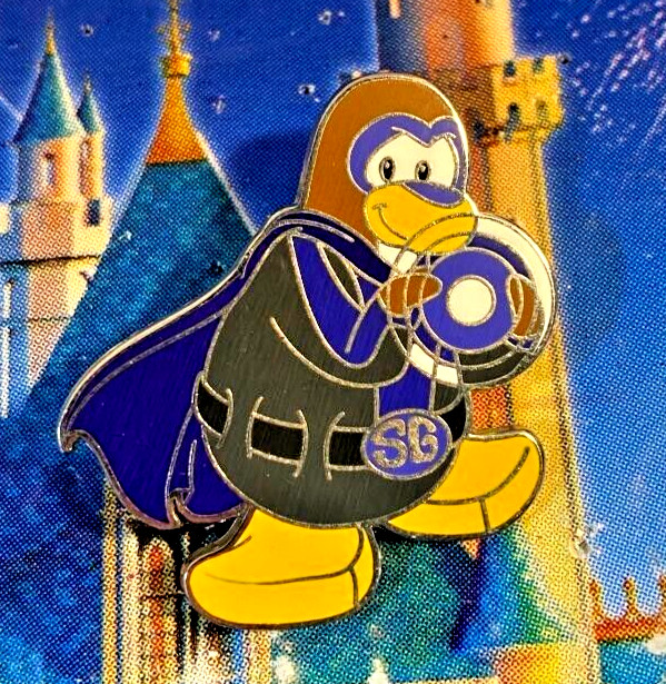 🐧 2012 Disney Club Penguin SuperHero Costume Penguin Disney Mystery Series Pin