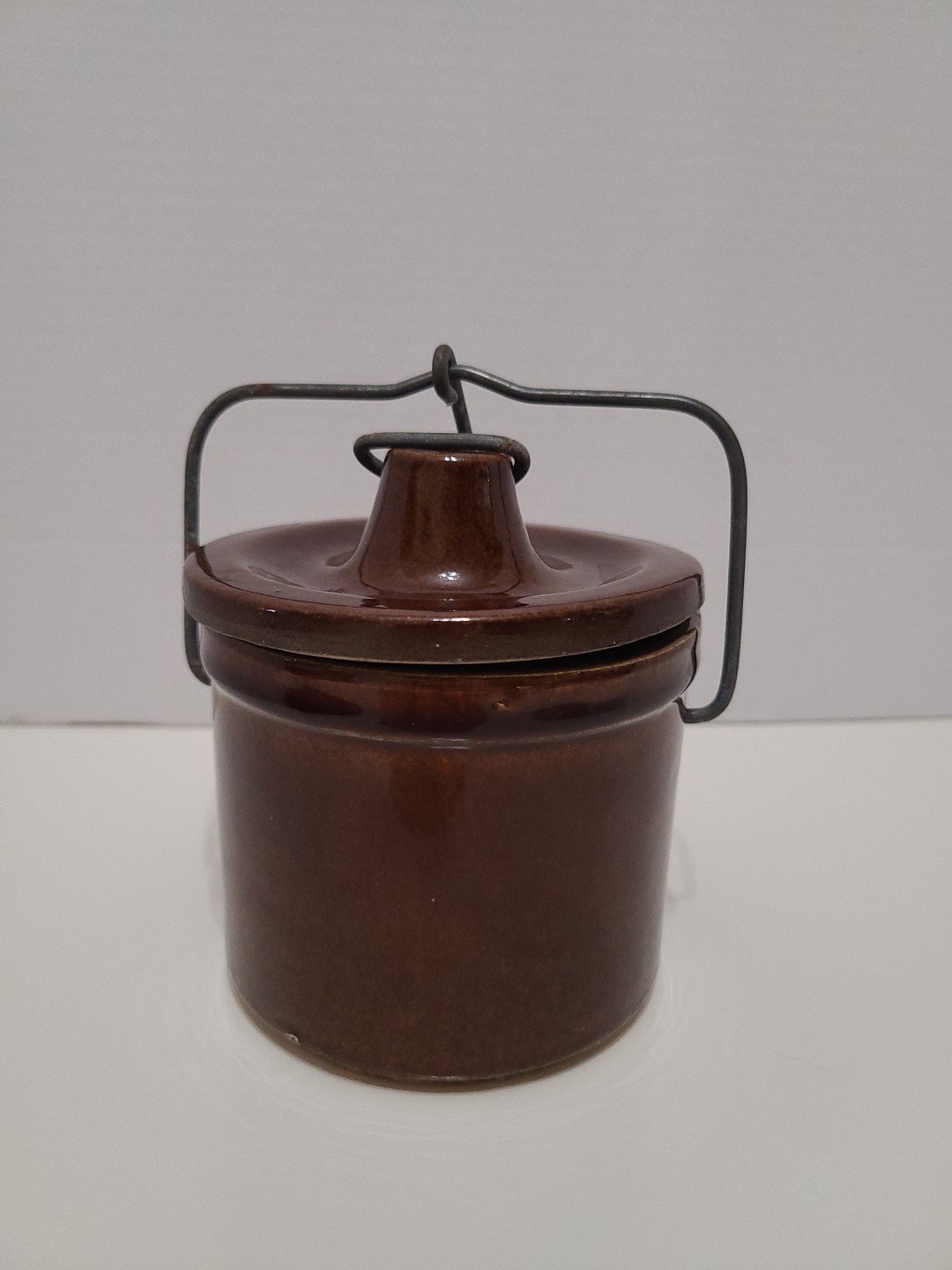 Vintage Brown Stoneware Cheese Butter Crock With Wire Bail Lid Closure no chips