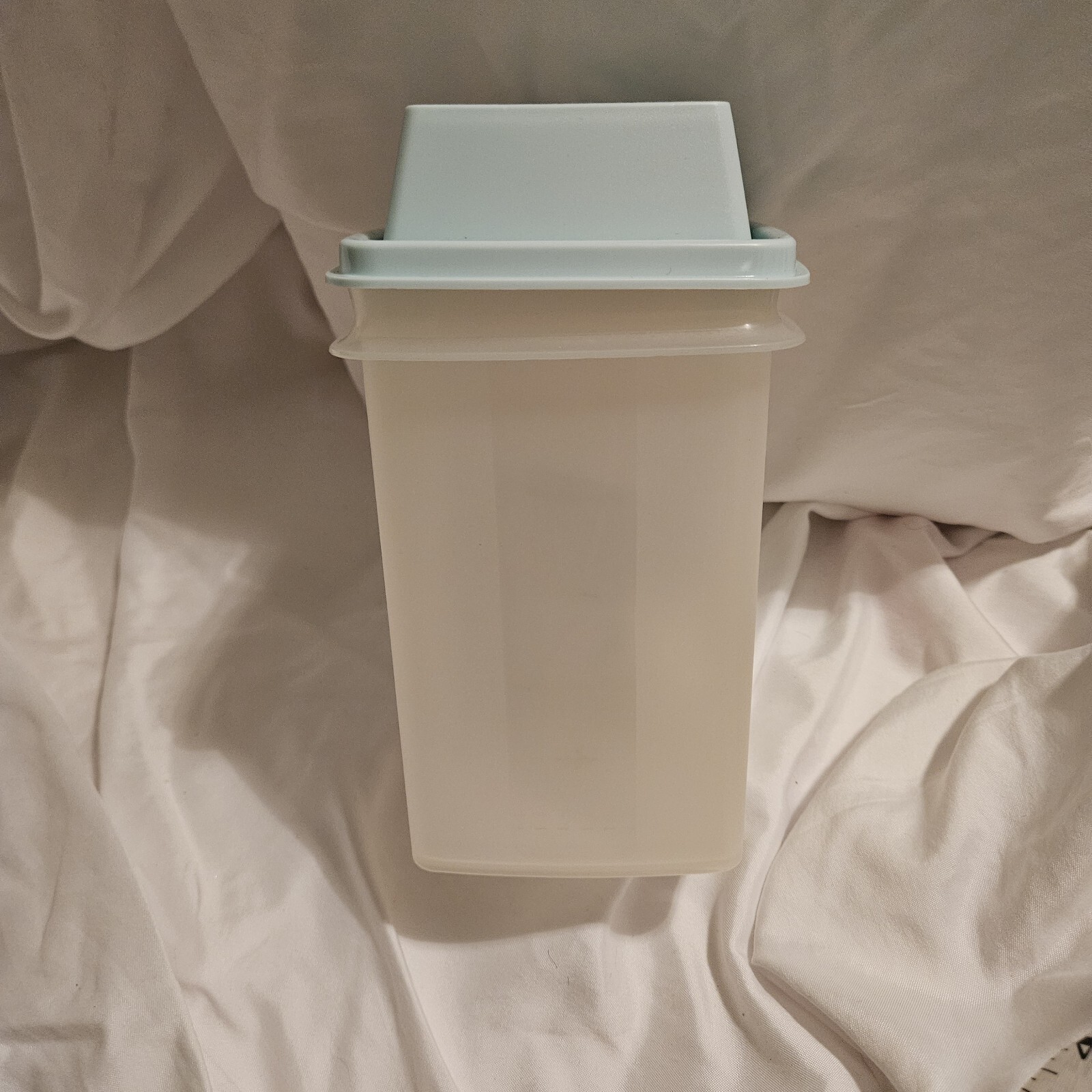 3 Pc Vintage Tupperware Pickle Keeper Clear w/Light Blue Lid & Clear Lifter