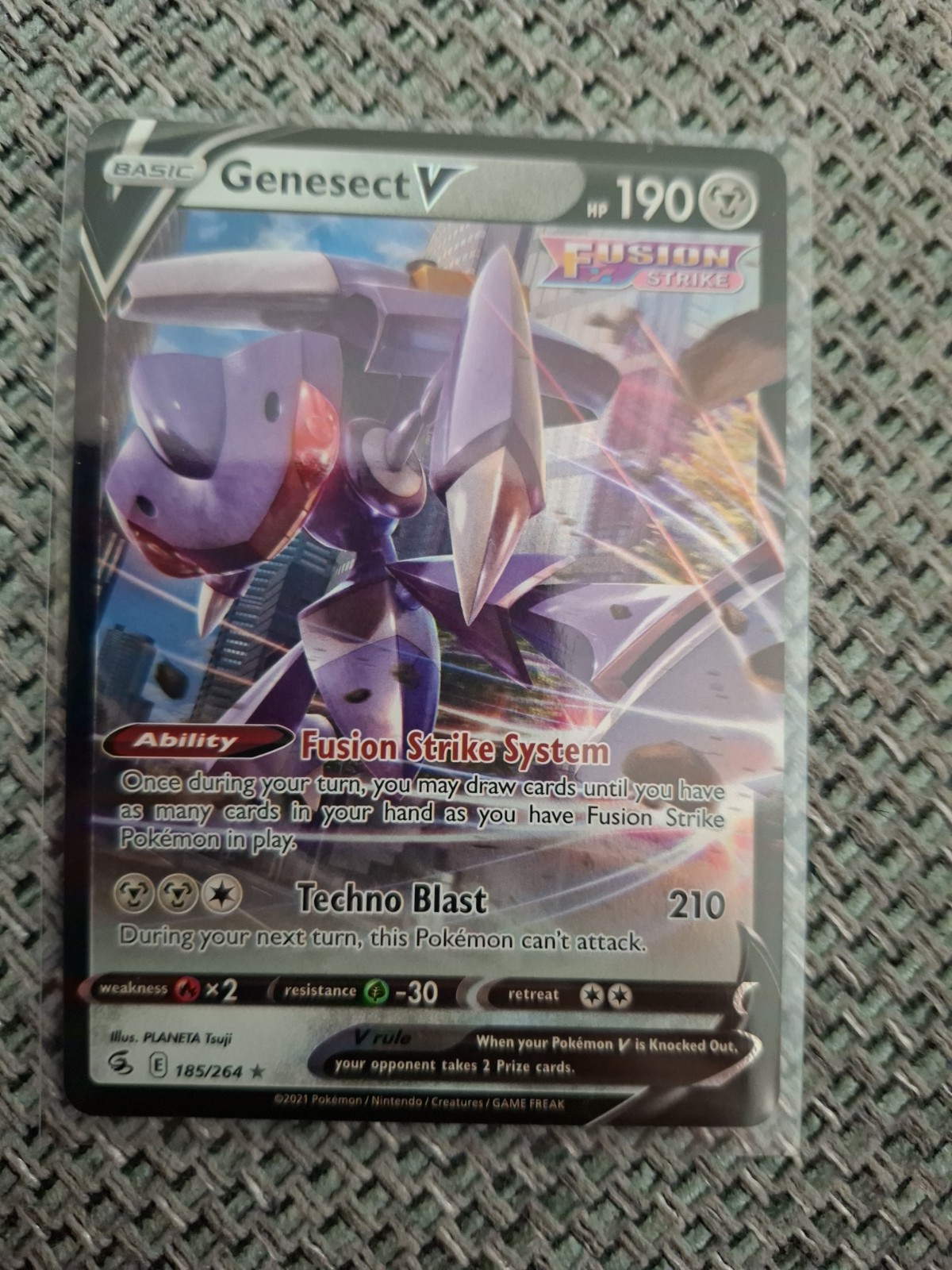 Genesect V 185/264 – Rare English – Fusion Strike – Pokemon TCG