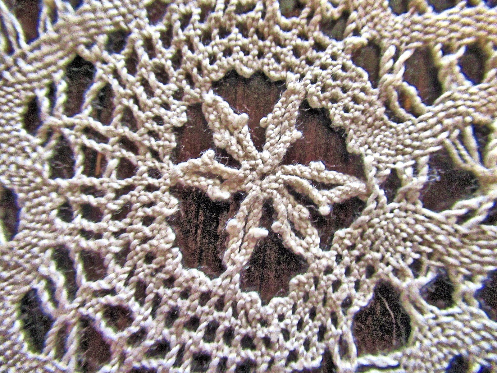 Vtg Table Topper 34″ Square Beige Linen Custom-Cut 7″ Deep Handmade Lace