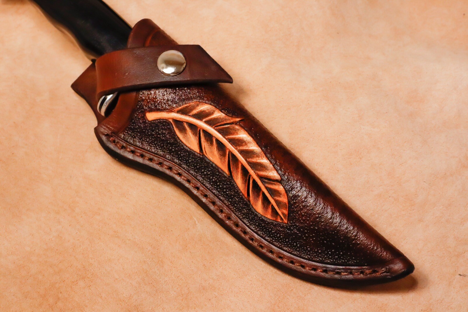 Custom Leather Sheath w/feather for Buck 119