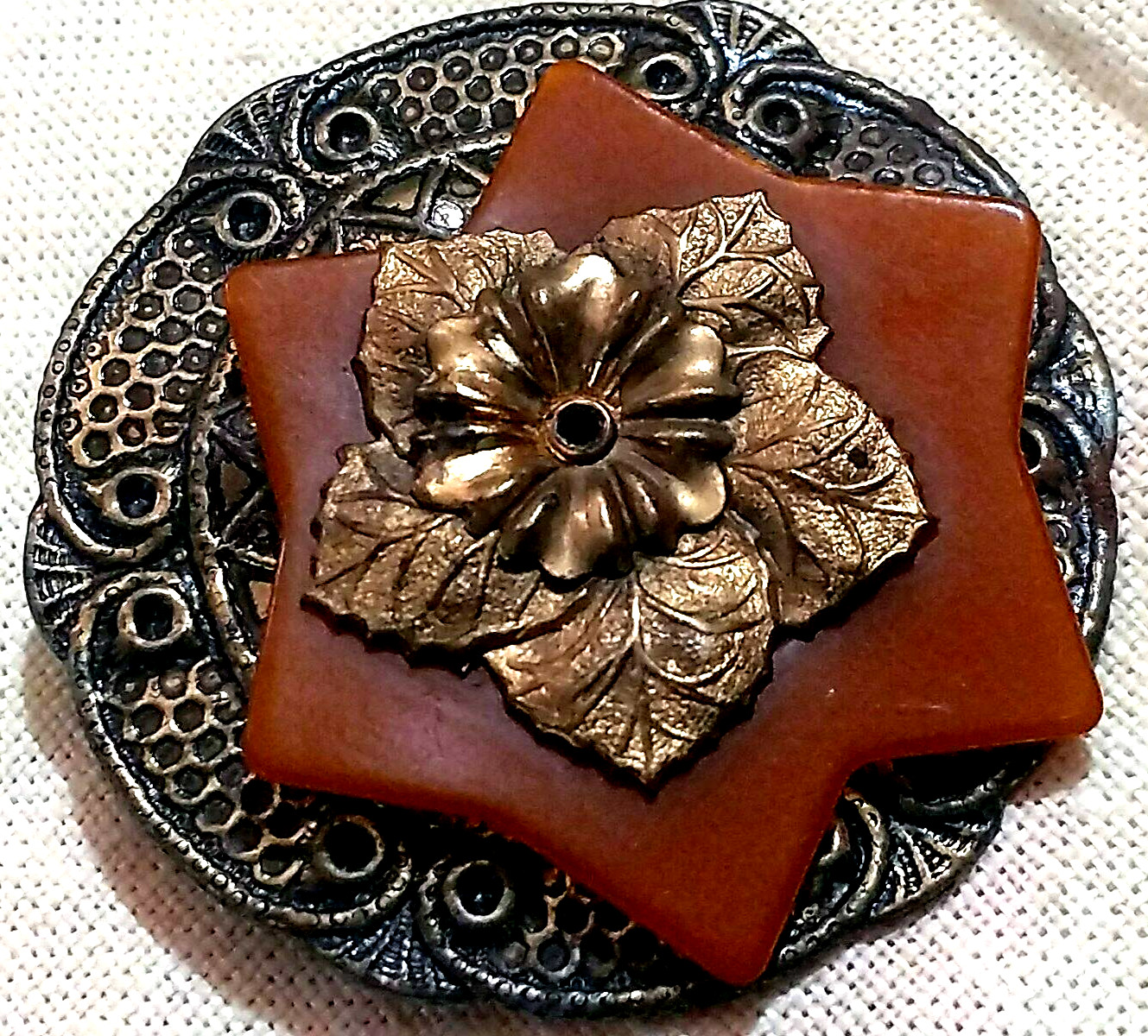 VTG Butterscotch Art Deco Bakelite MCM Early Plastic & Metal Brooch Star Flower