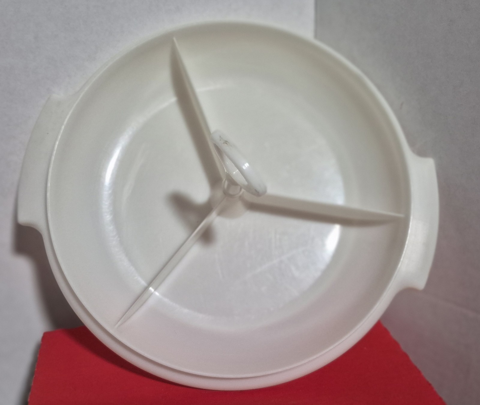 VTG Tupperware Divided Party Relish/Condiment Tray 3 Sections wirh Carry Handle