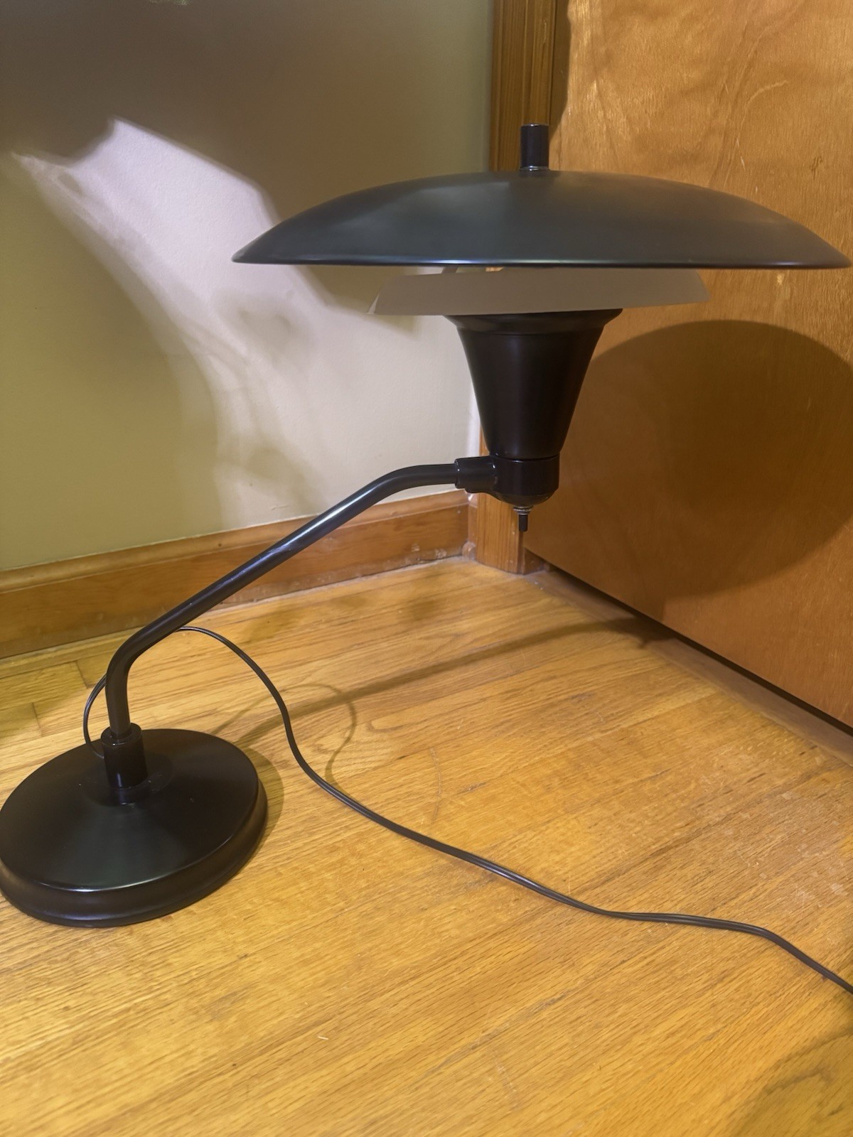 VTG MCM BLACK FLYING SAUCER UFO DESK LAMP LIGHT ATOMIC AGE SWIVEL MUSHROOM SHADE