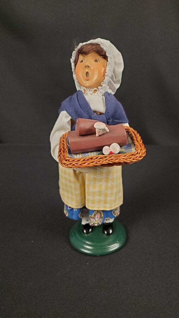 Byers Choice Caroler Lady With Yule Log 9 inches Tall 2003
