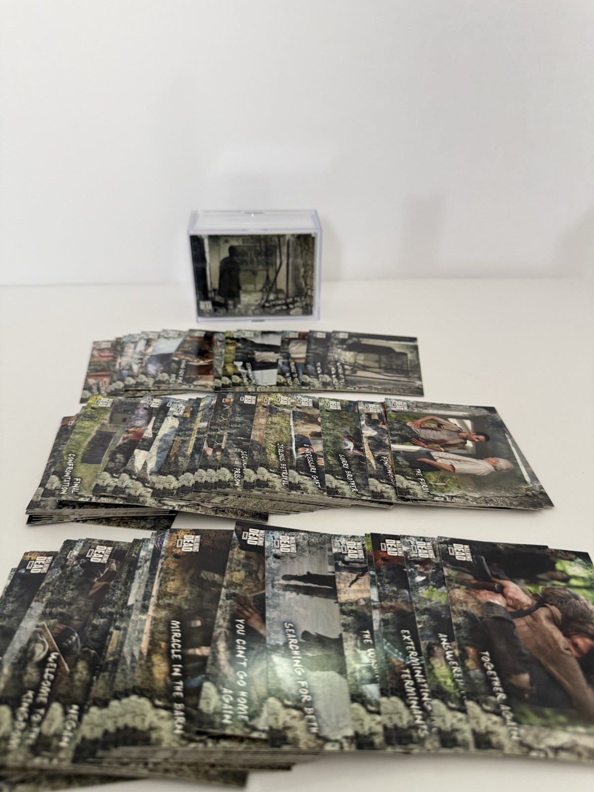2018 WALKING DEAD:”ROAD TO ALEXANDRIA” COMPLETE 100 CARD BASE SET!!