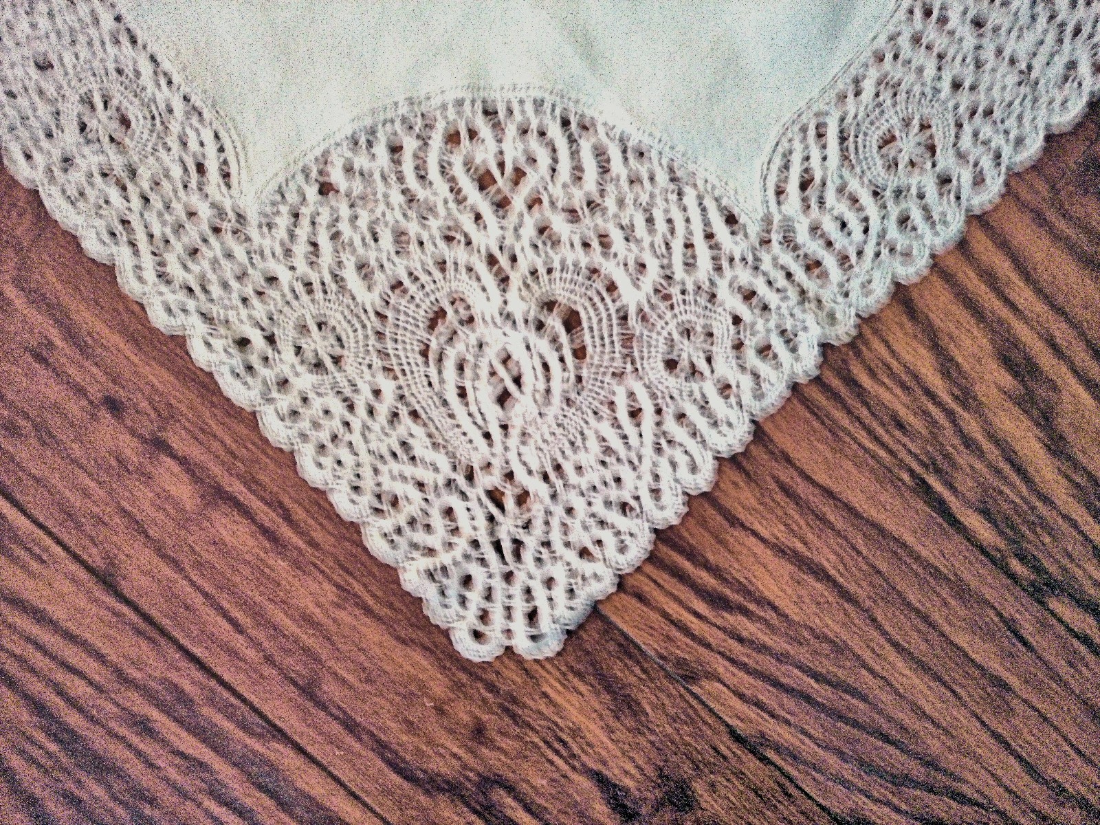 Vtg Table Topper 34″ Square Beige Linen Custom-Cut 7″ Deep Handmade Lace