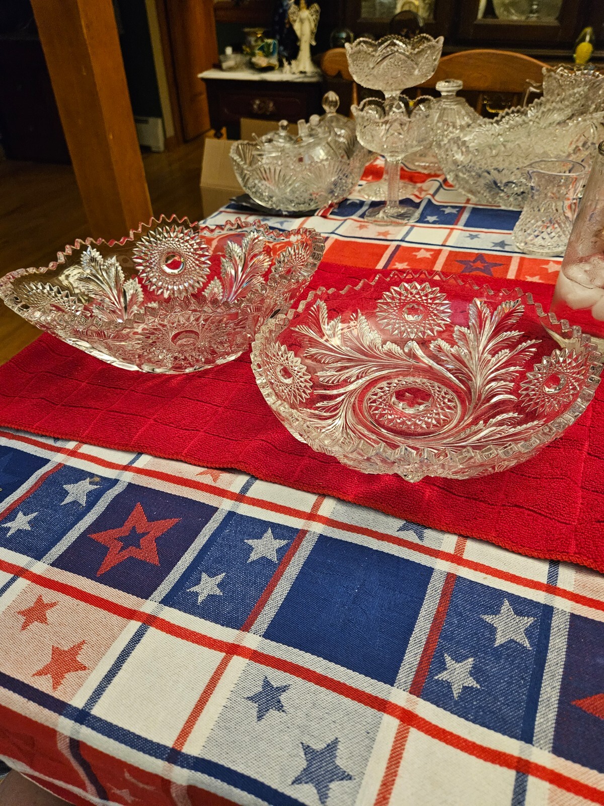 2 Matching Gorgeous Pressed Glass Fern Feather Motif Bowl OVAL AND ROUND