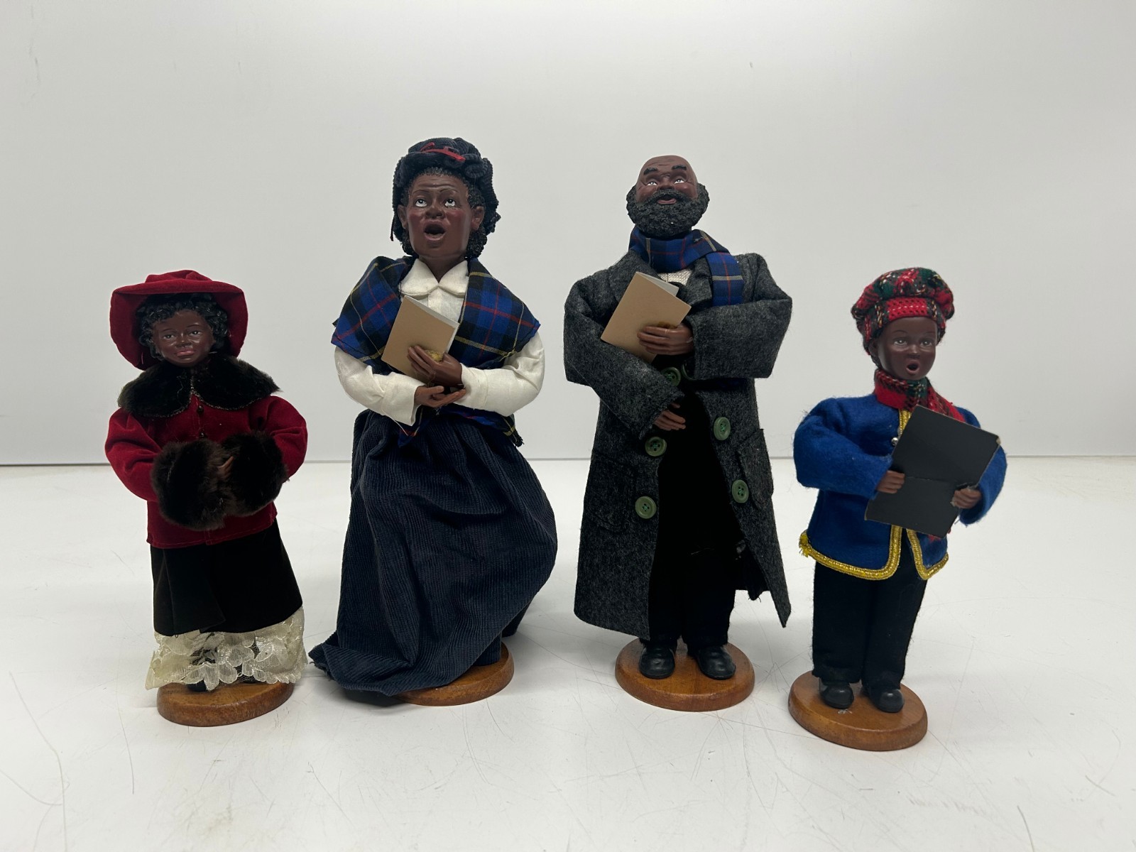 4 Vtg Unmarked Maybe Byers African American Victorian Christmas Carolers Figures