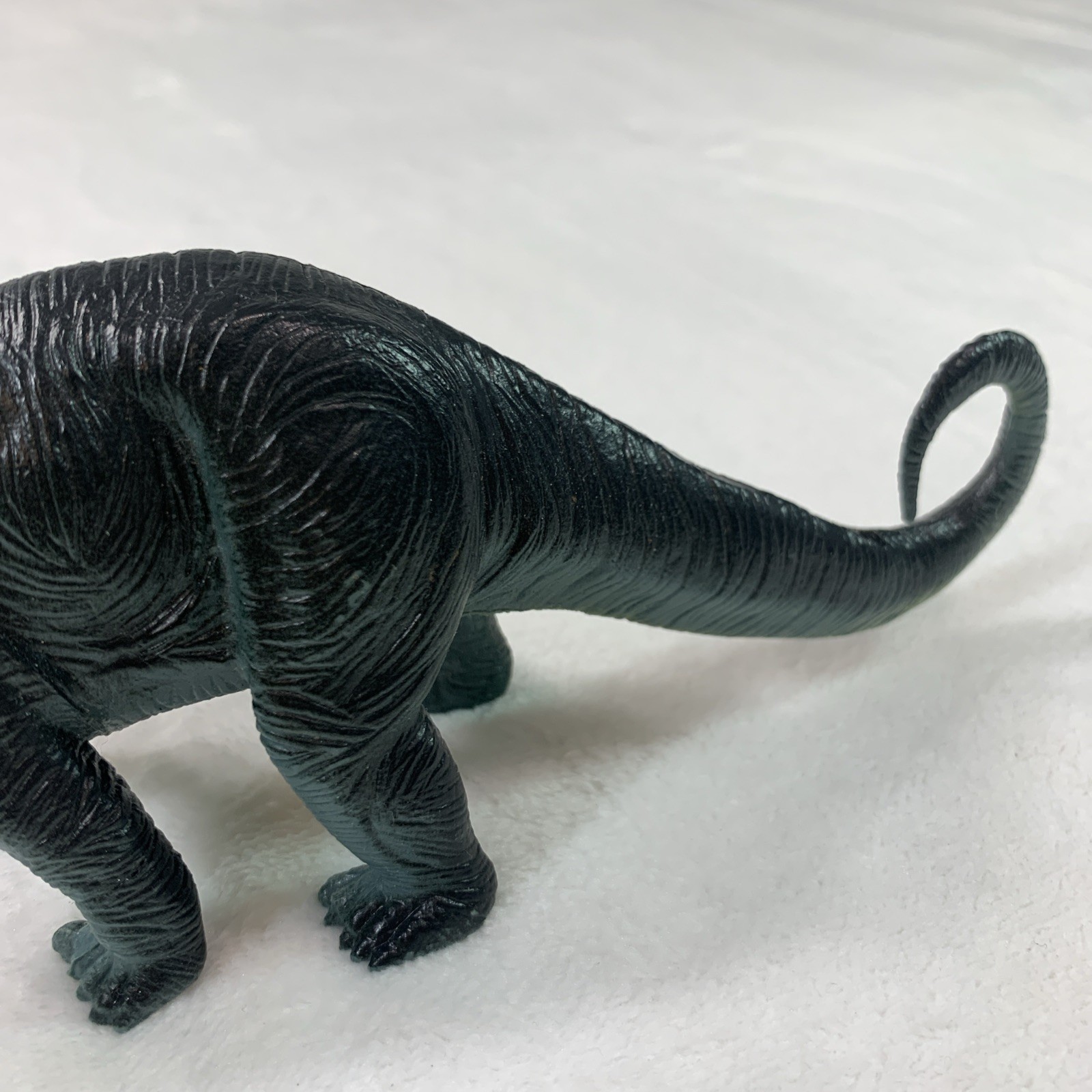 TM – 7″ Plastic Apatosaurus Dinosaur Figure – 1072-P1 – 2000 Collectible Toy