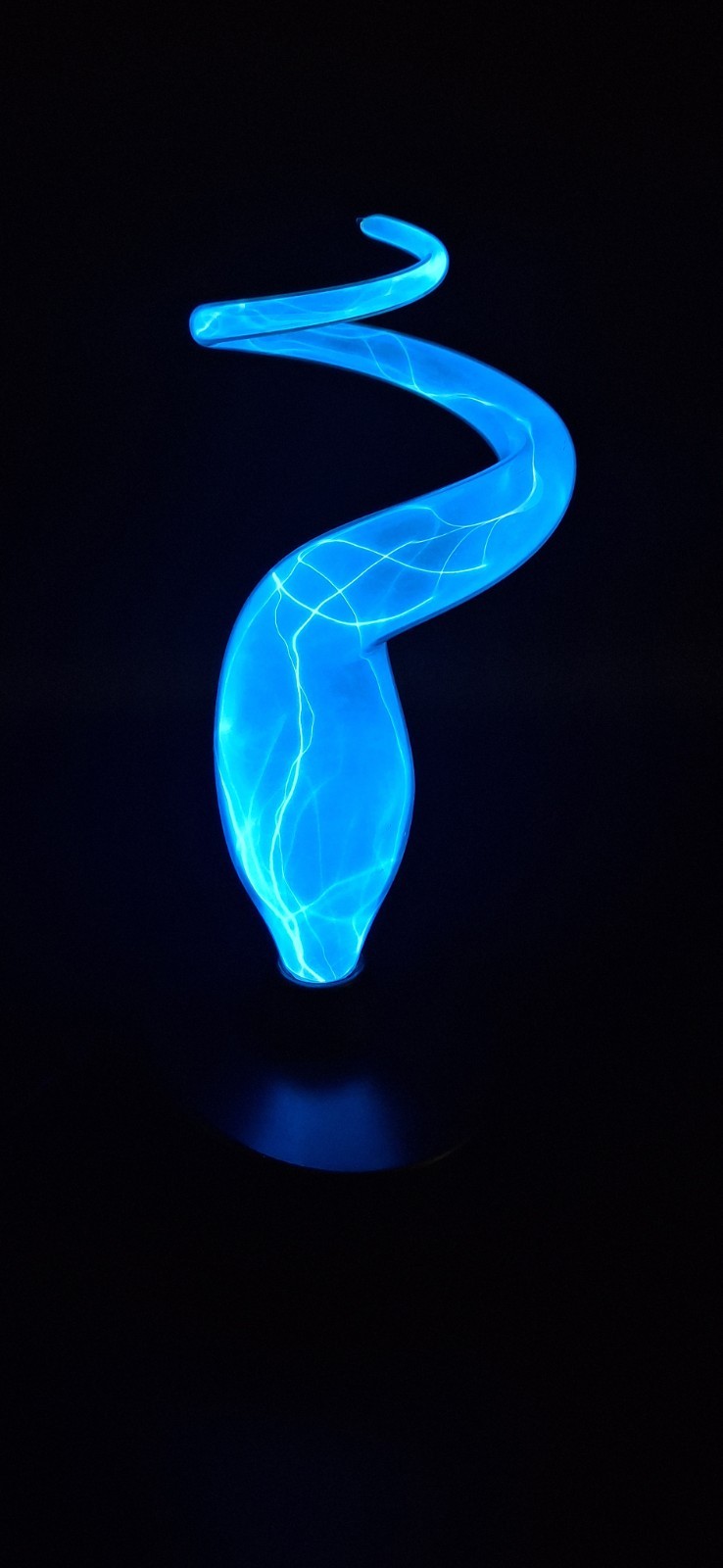 Vintage LumiSource Electra Spiral Sculpture Plasma Motion Lamp Light Blue Swirl
