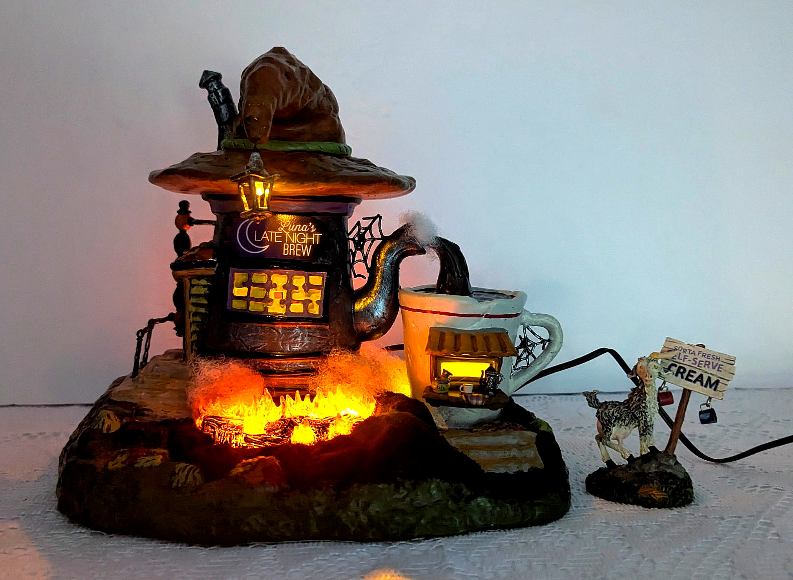 Dept 56 LUNA’S LATE NIGHT BREW FIRST EDITION Set Halloween Village 6015580FE