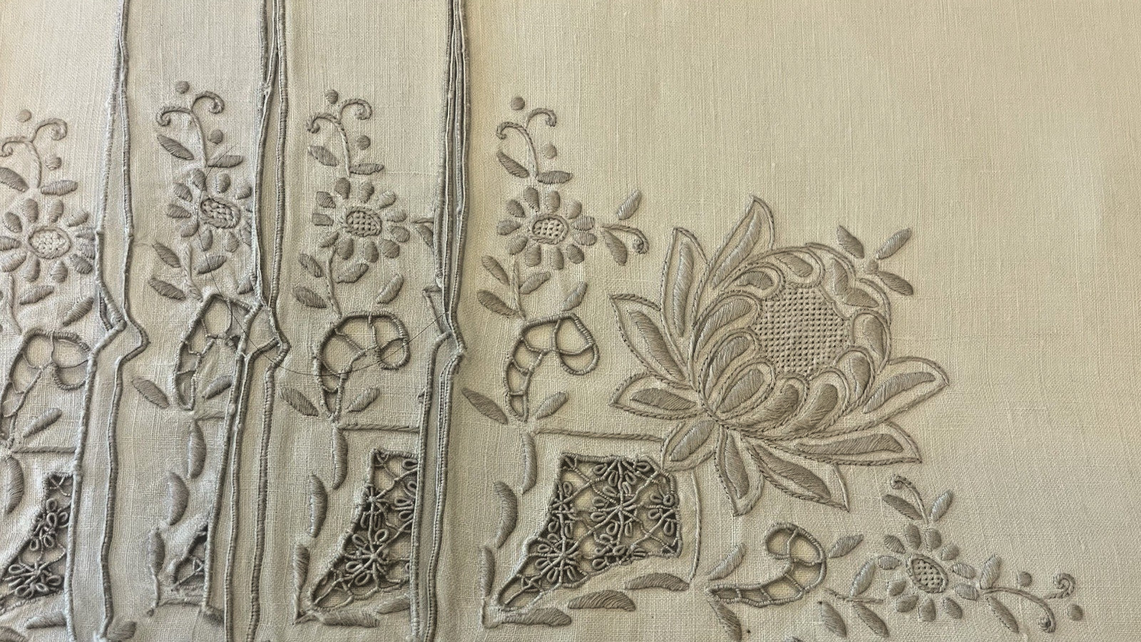 New Vintage Madeira Museum quality Hand Embroidered Tablecloth With 12 Napkins.