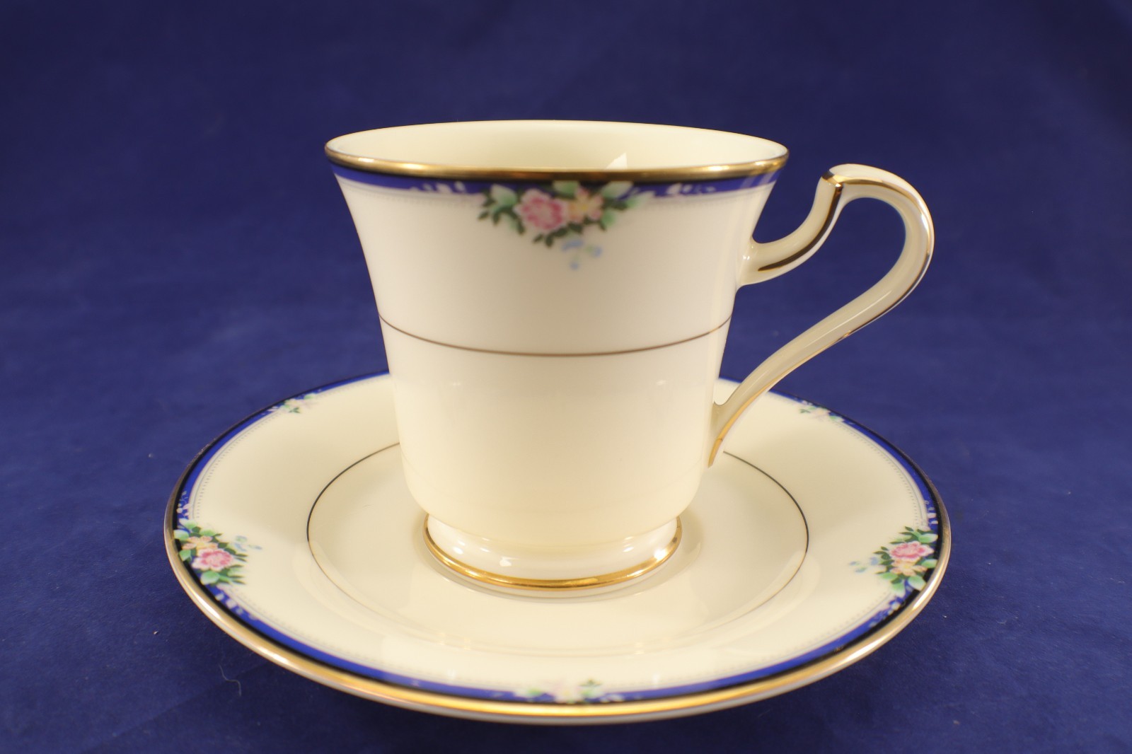 Mikasa Imperial Rose LAN04 CUP & SAUCER Cream Color Blue Band Flowers Vintage