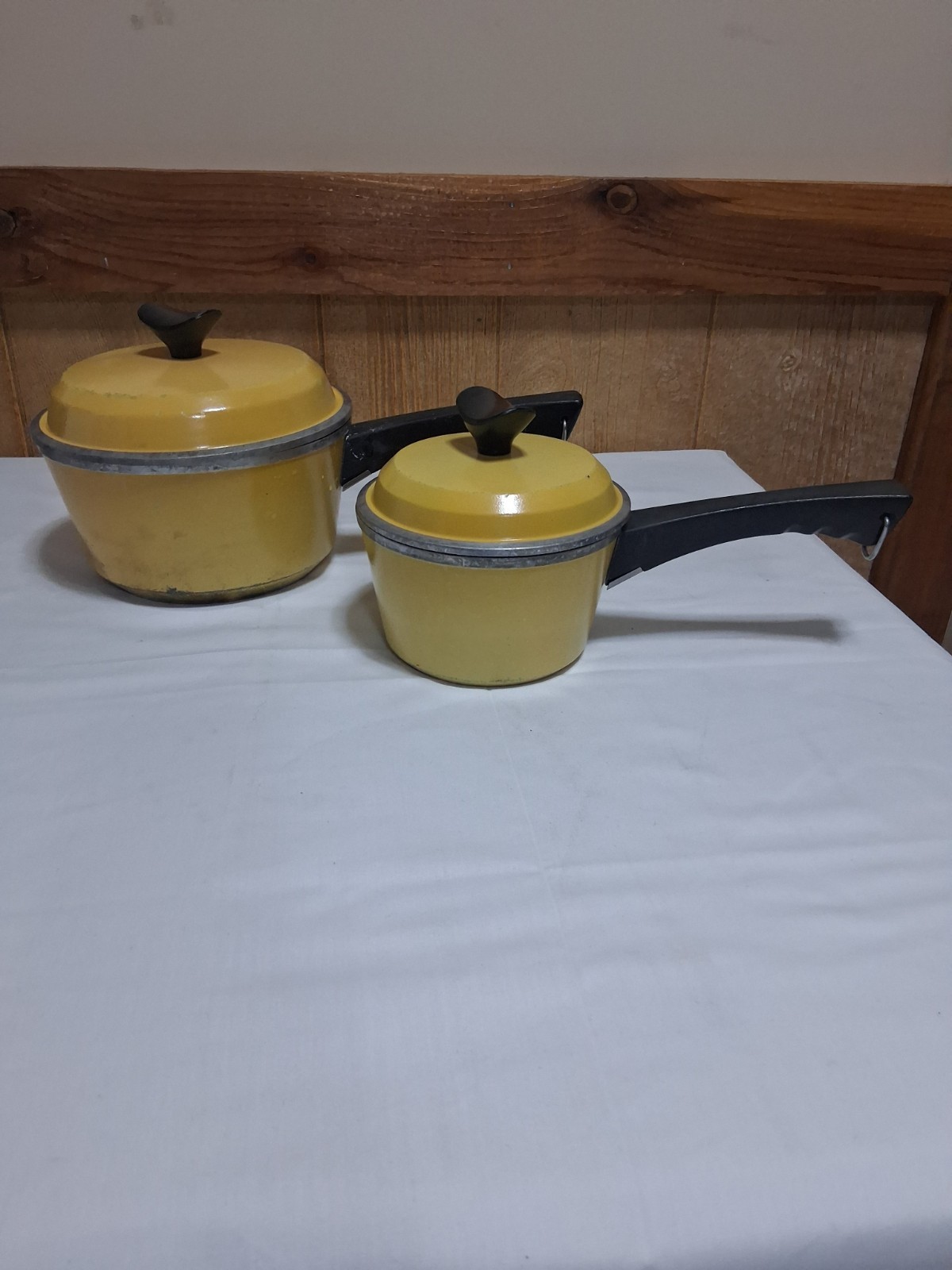 Vintage Aluminum Harvest Gold Saucepans 1 &2 Quarts