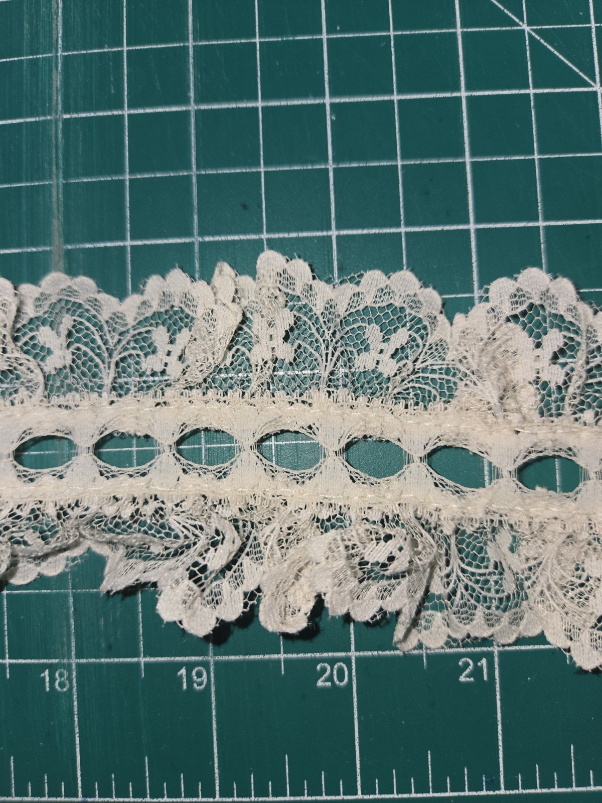 By The Yard Vintage Insertion Lace 2.5 Inches wide Sewing Crafting Dolls Ruffled