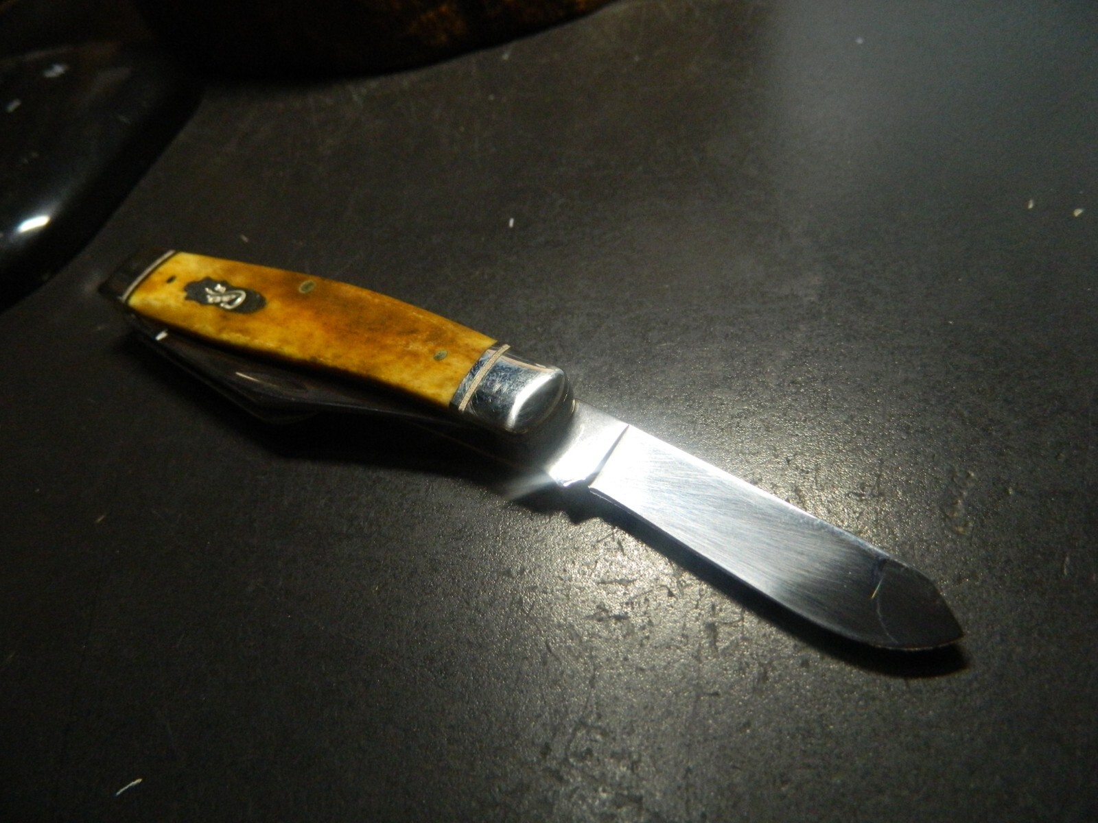 CASE & SONS 4.25″ LARGE STOCKMAN ANTIQUE BONE HANDLE 3 STAINLESS BLADES CA-58204