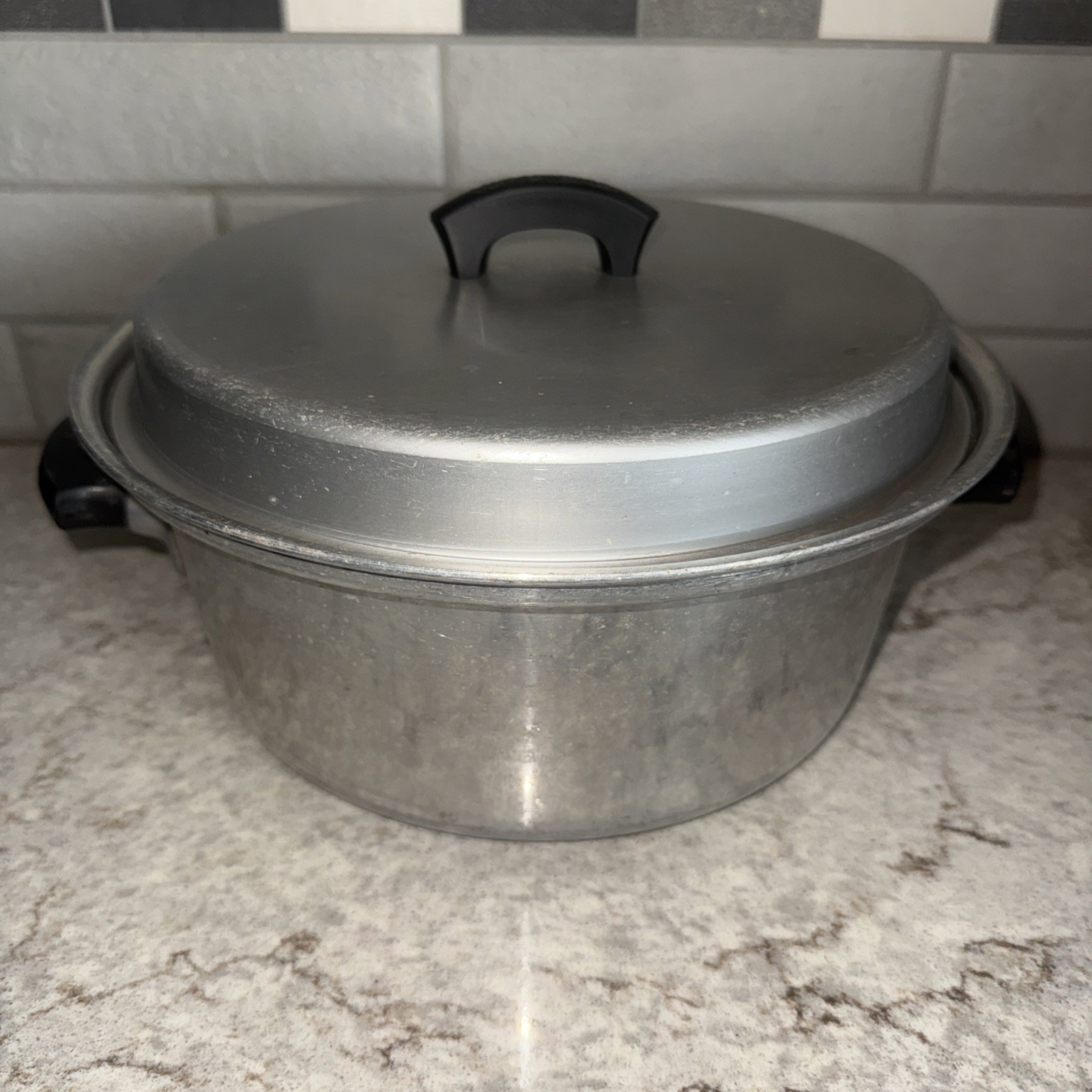 Vintage Wear Ever 4 Quart Aluminum Stock Pot Dutch oven Pan #804 Sturdy Handles