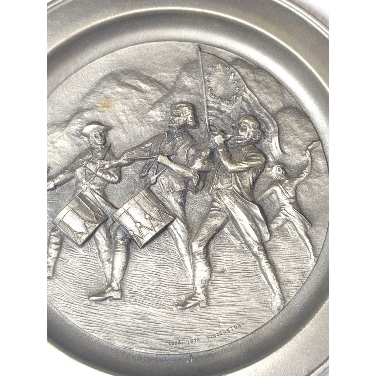 Hudson Pewter Bicentennial Plaque Wall Hanging Spirit of 76 Vintage 1976 6″