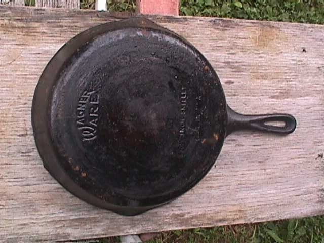 Vintage Wagner Ware Cast Iron Skillet / Frying Pan 10 1/2-inch No. 8