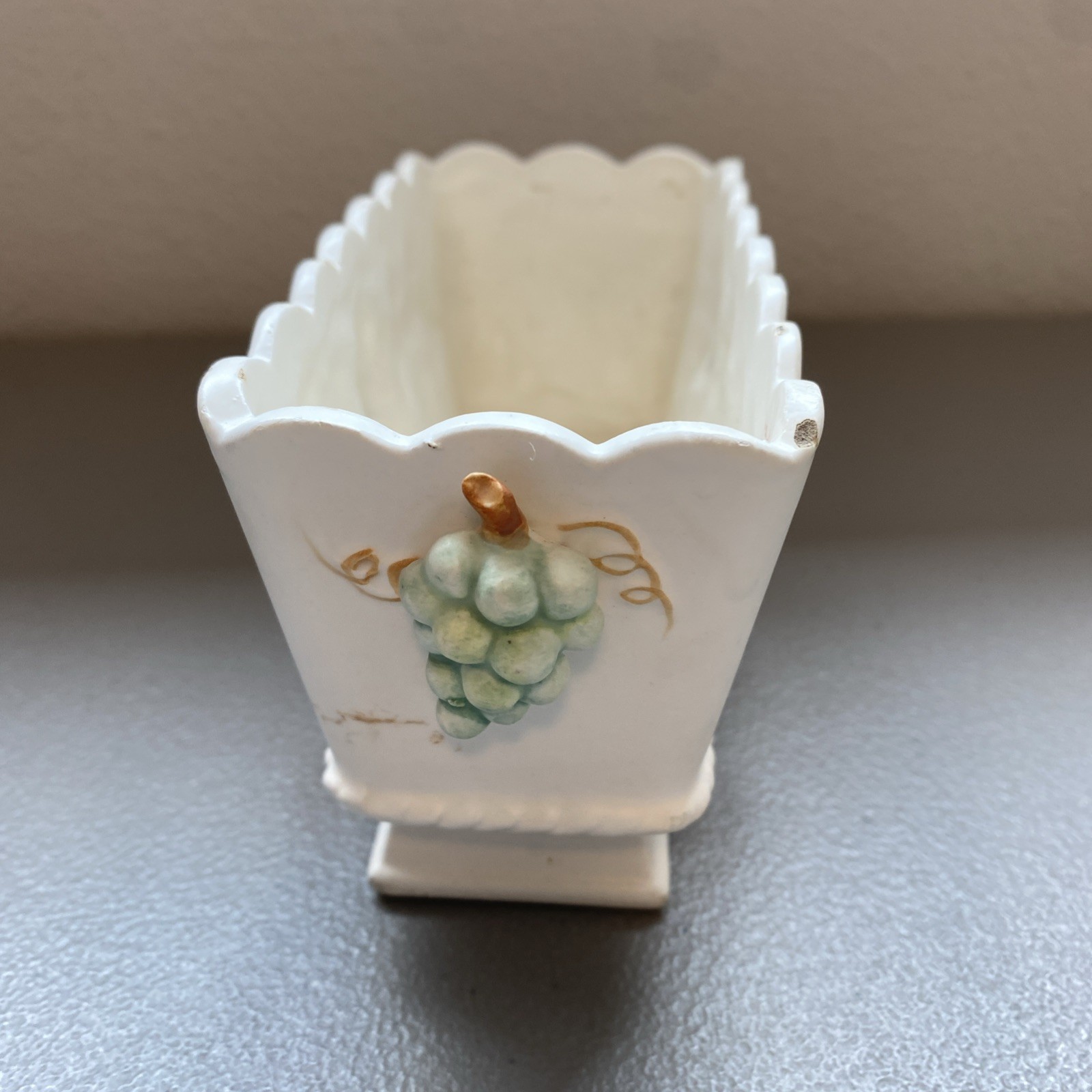 Small Planter Hand Painted Made In Japan White With Green Grapes Vintage