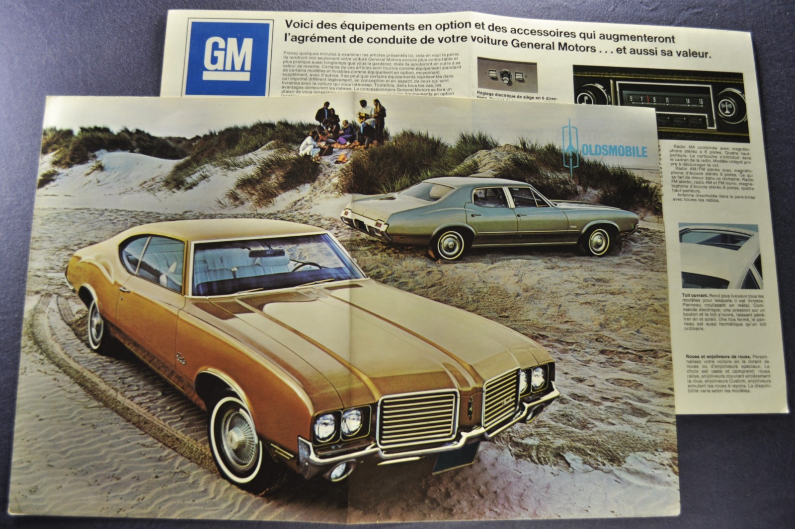 1972 Oldsmobile Cutlass +Accessories Brochure Sheet Original French Canadian