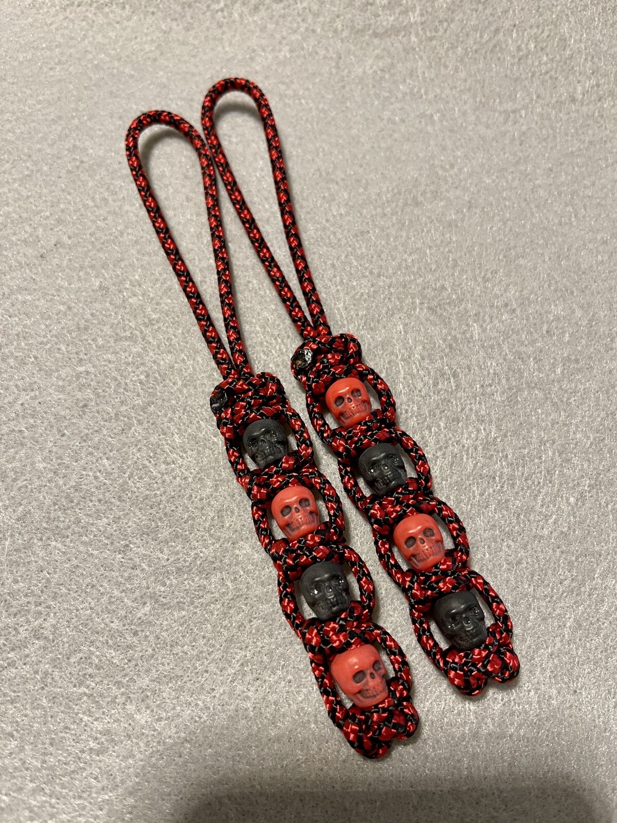 325 Paracord Small Hole Knife Lanyard 2pk Blk-Red With Black And Red Skulls