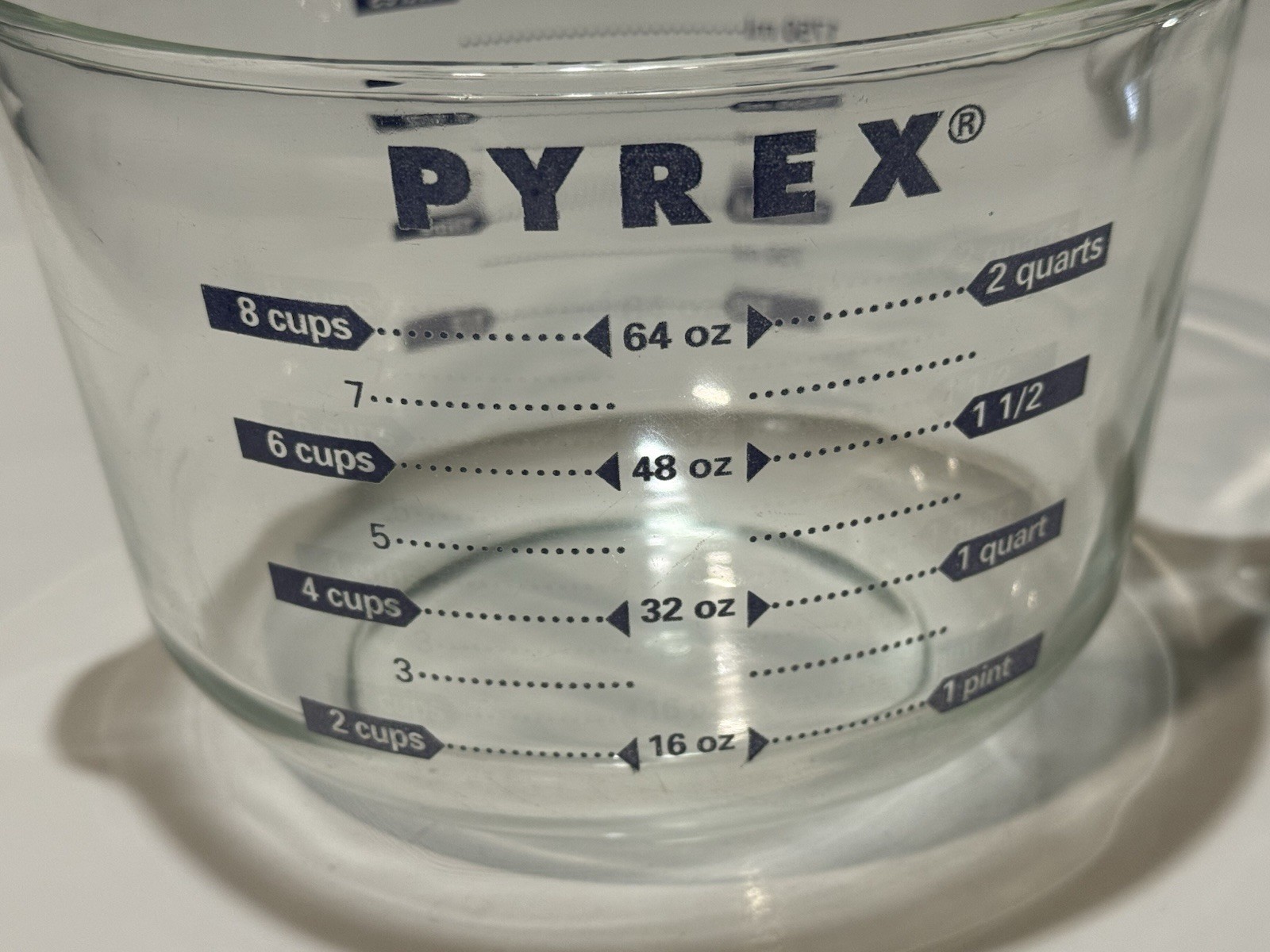 PYREX 8 Cups 64 Oz 2 Quarts Blue Lettering Measuring Cup 2000 ML 2 Litres